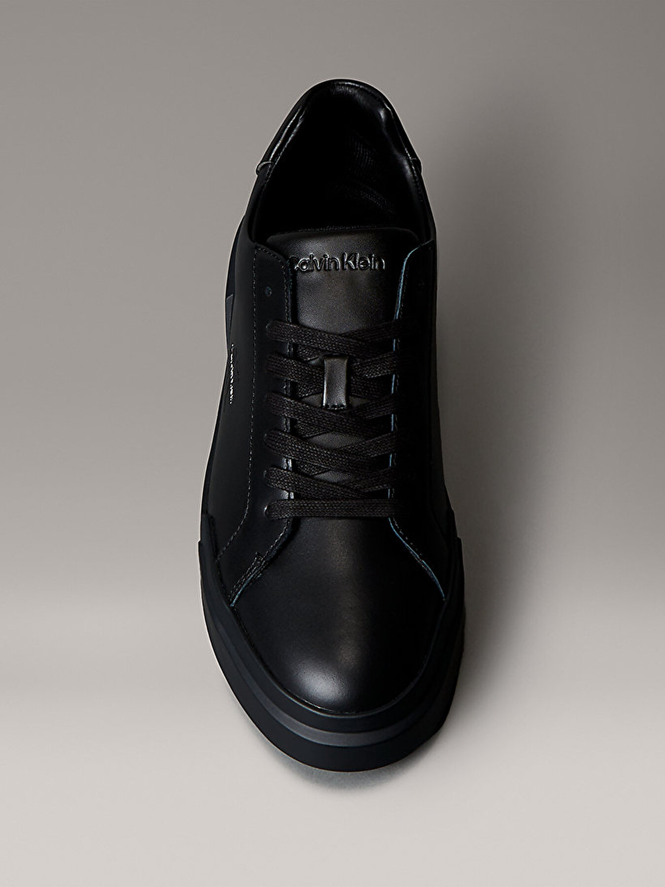 Calvin Klein Calvin Klein Erkek Logo Kabartmalı Düşük Bilekli %100 Deri Siyah Sneaker YM0YM01344-0GJ