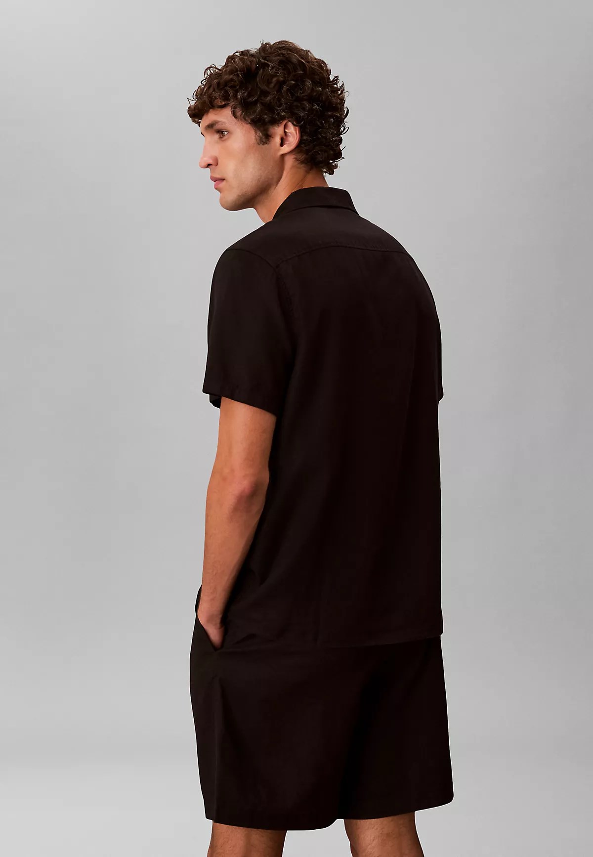 Calvin Klein Calvin Klein Erkek Normal Kesim CK Logo İşlemeli Kısa Kollu Keten Siyah Gömlek LV04LF137G-UB1