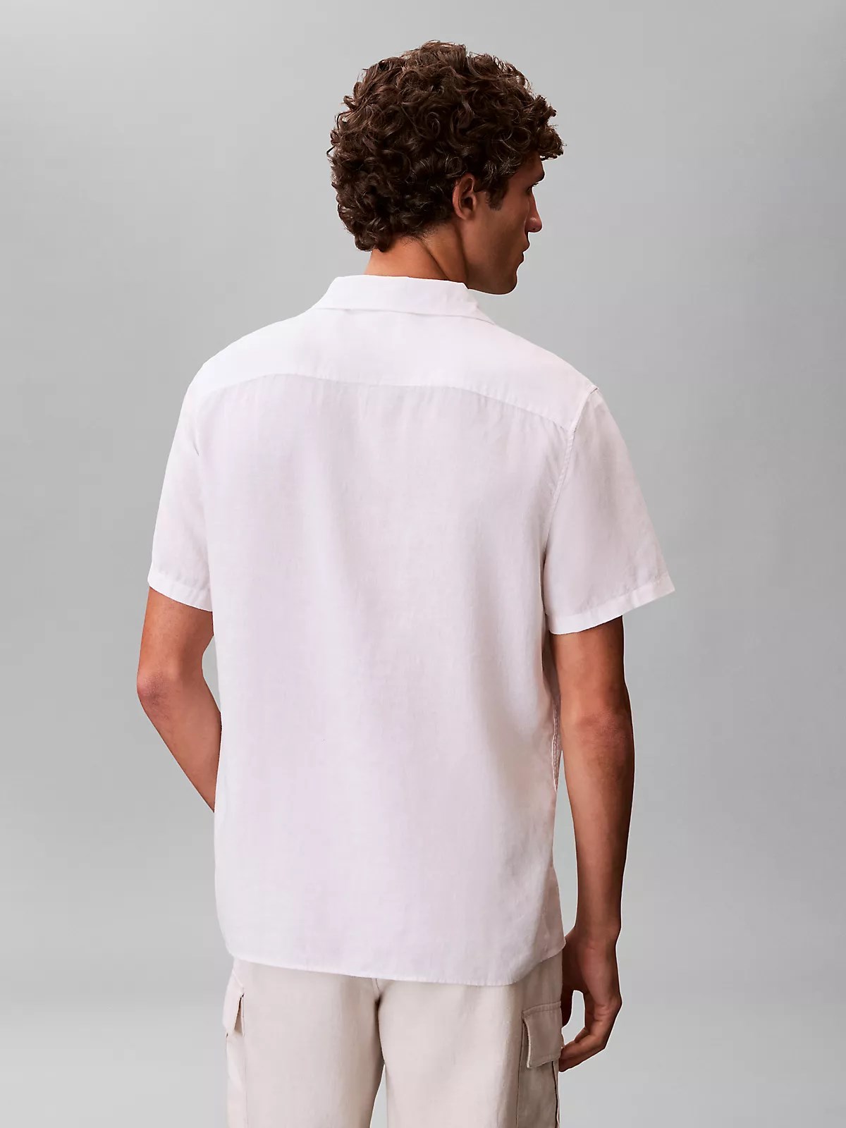 Calvin Klein Calvin Klein Erkek Normal Kesim CK Logo İşlemeli Kısa Kollu Keten Beyaz Gömlek LV04LF137G-YAA