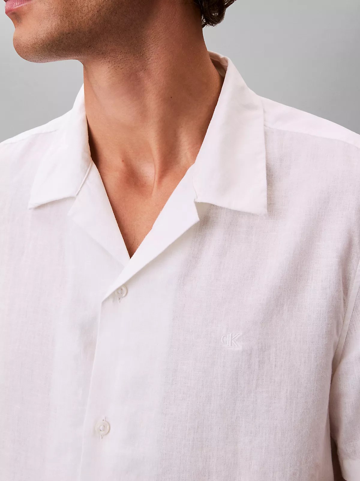 Calvin Klein Calvin Klein Erkek Normal Kesim CK Logo İşlemeli Kısa Kollu Keten Beyaz Gömlek LV04LF137G-YAA