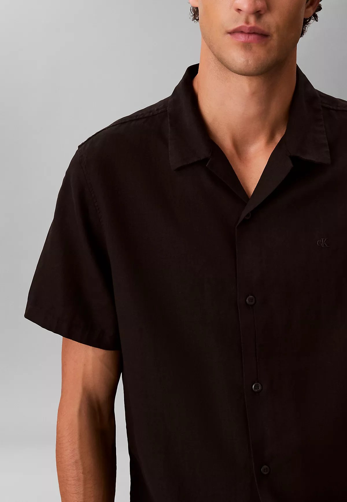 Calvin Klein Calvin Klein Erkek Normal Kesim CK Logo İşlemeli Kısa Kollu Keten Siyah Gömlek LV04LF137G-UB1