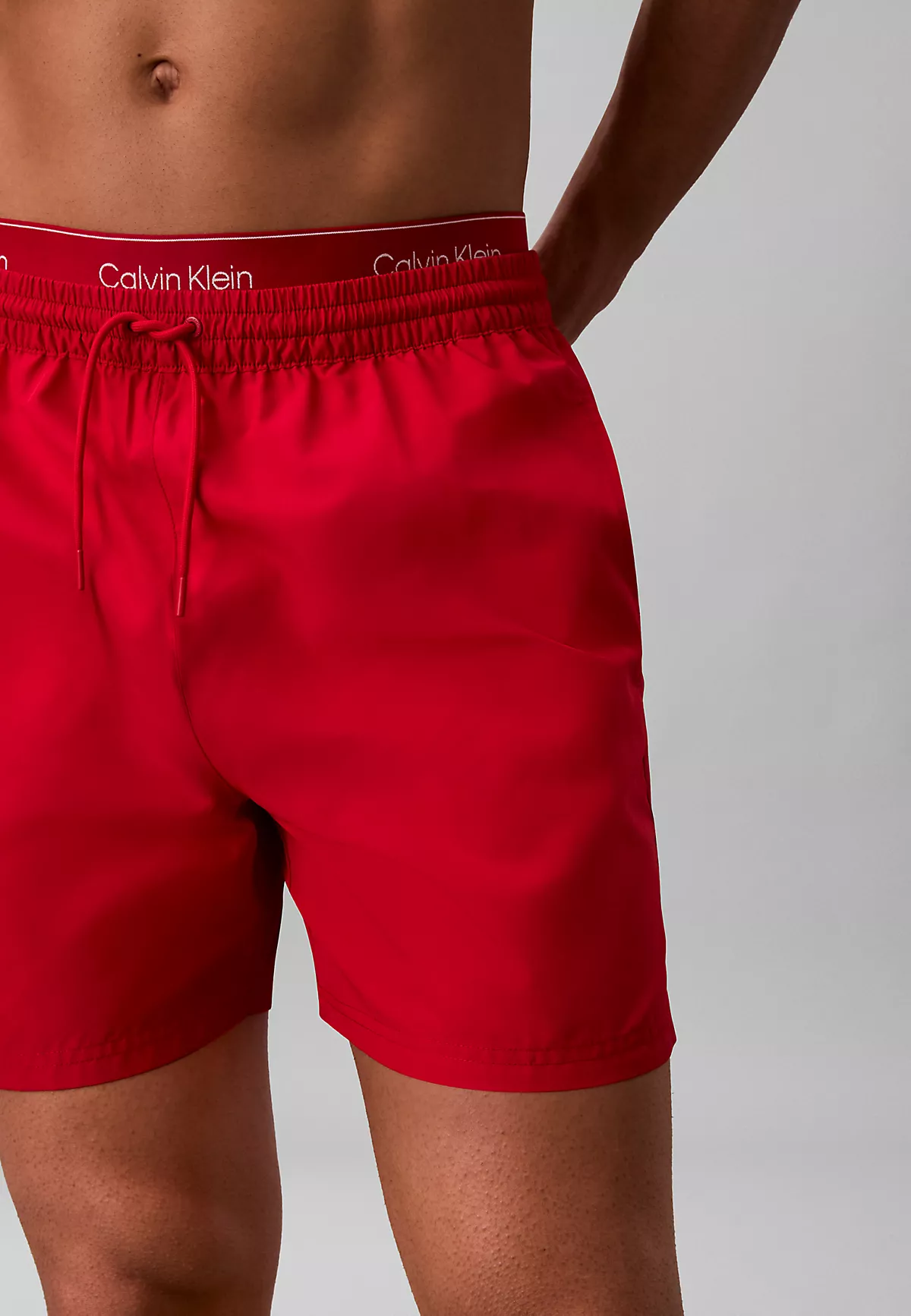 Calvin Klein Calvin Klein Erkek Normal Kesim Hızlı Kuruyan Kumaşlı Kırmızı Deniz Şortu LV00N61023-XU9