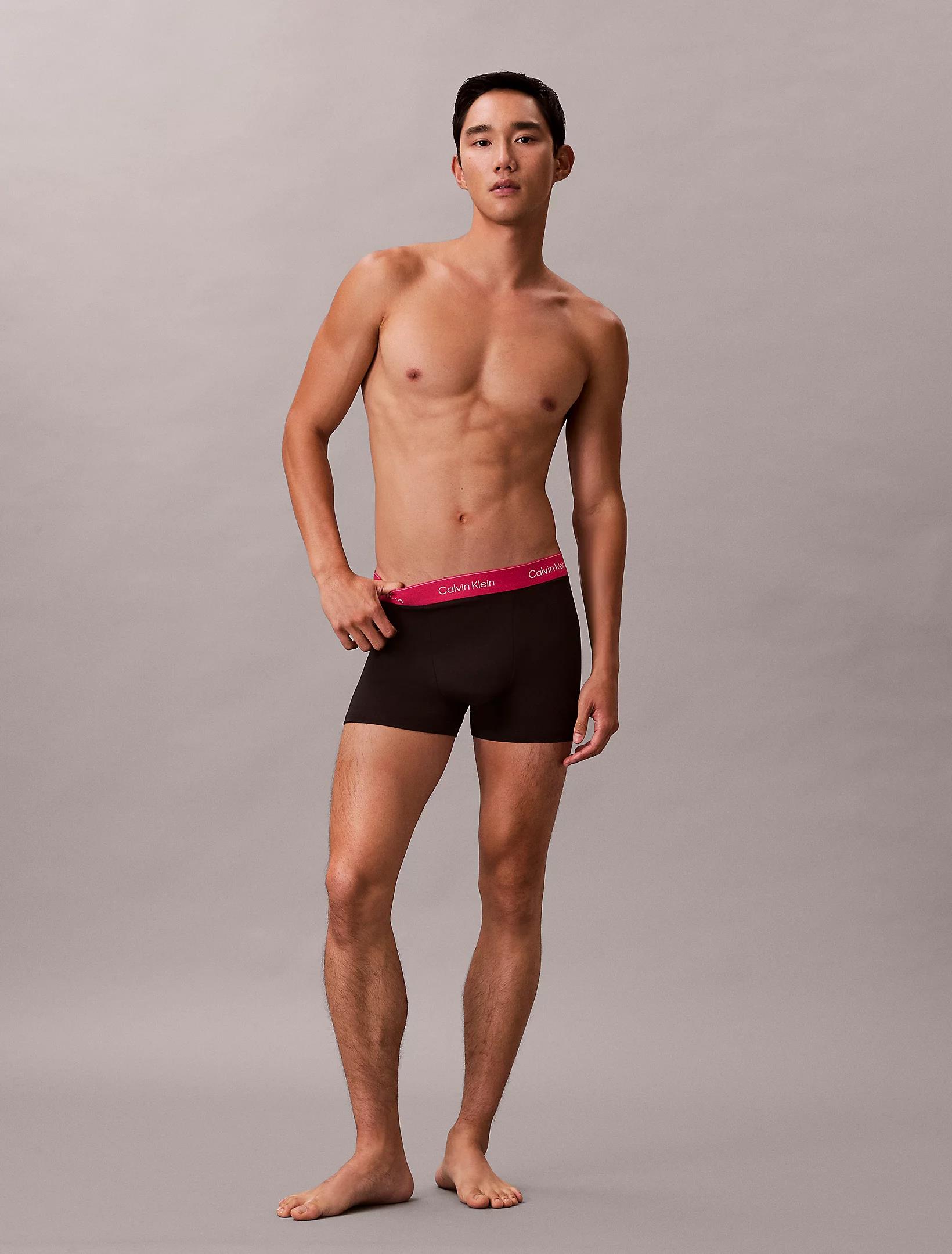 Calvin Klein Calvin Klein Erkek Pamuklu Normal Kalıp Logolu Elastik Bel Bantlı 3'lü Siyah Boxer LV00NB4286-3VO