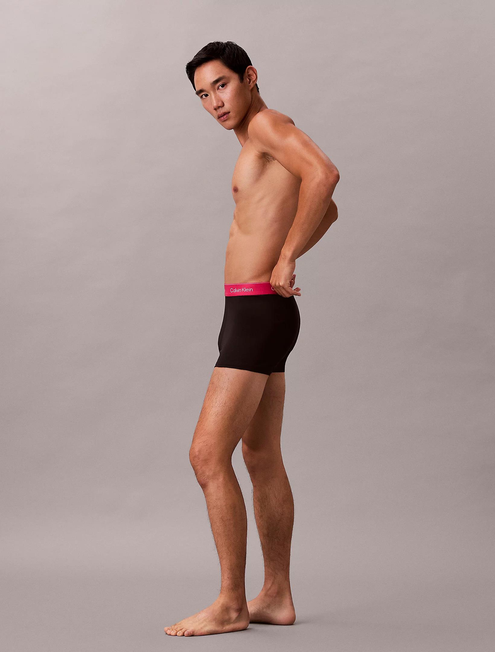 Calvin Klein Calvin Klein Erkek Pamuklu Normal Kalıp Logolu Elastik Bel Bantlı 3'lü Siyah Boxer LV00NB4286-3VO