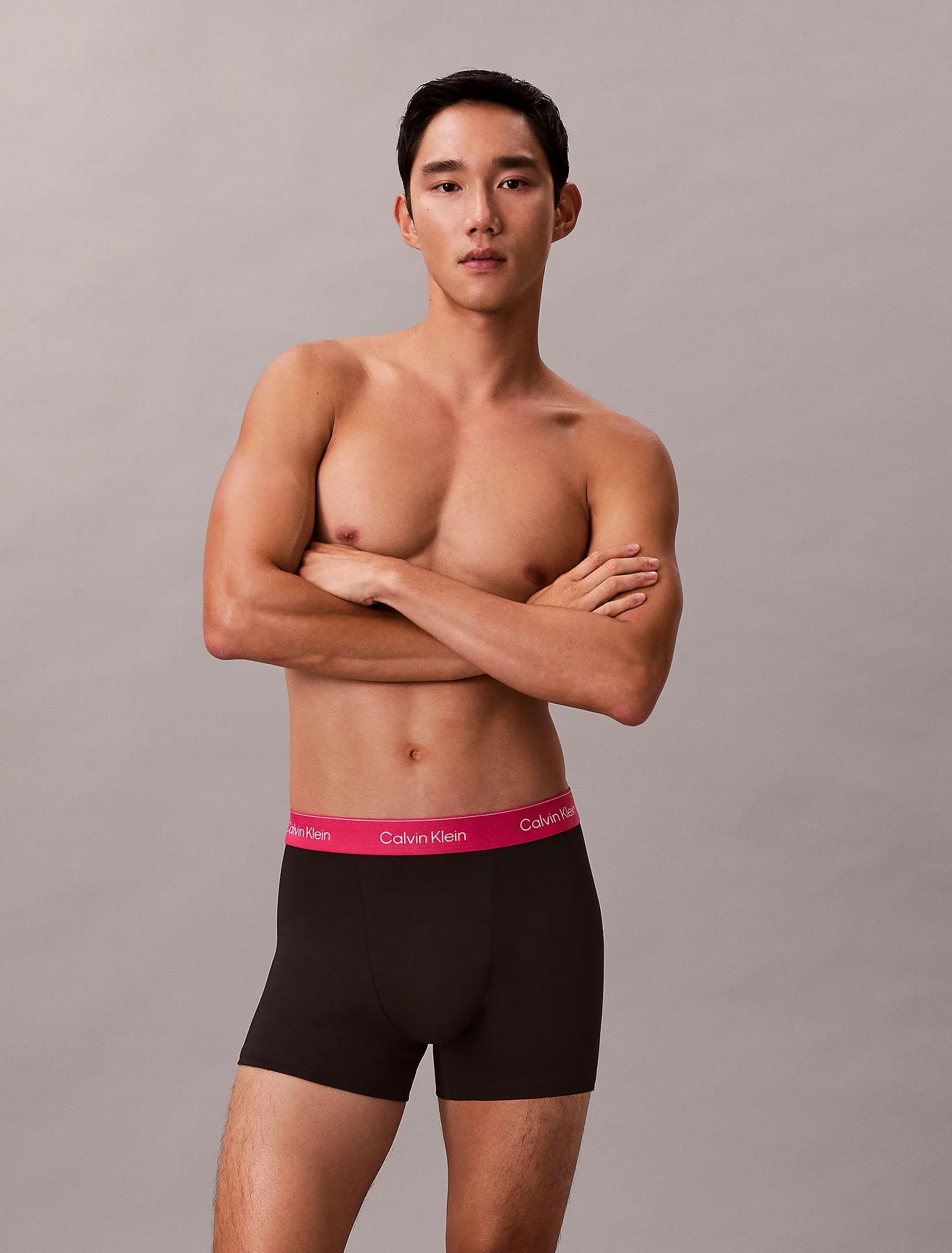Calvin Klein Calvin Klein Erkek Pamuklu Normal Kalıp Logolu Elastik Bel Bantlı 3'lü Siyah Boxer LV00NB4286-3VO