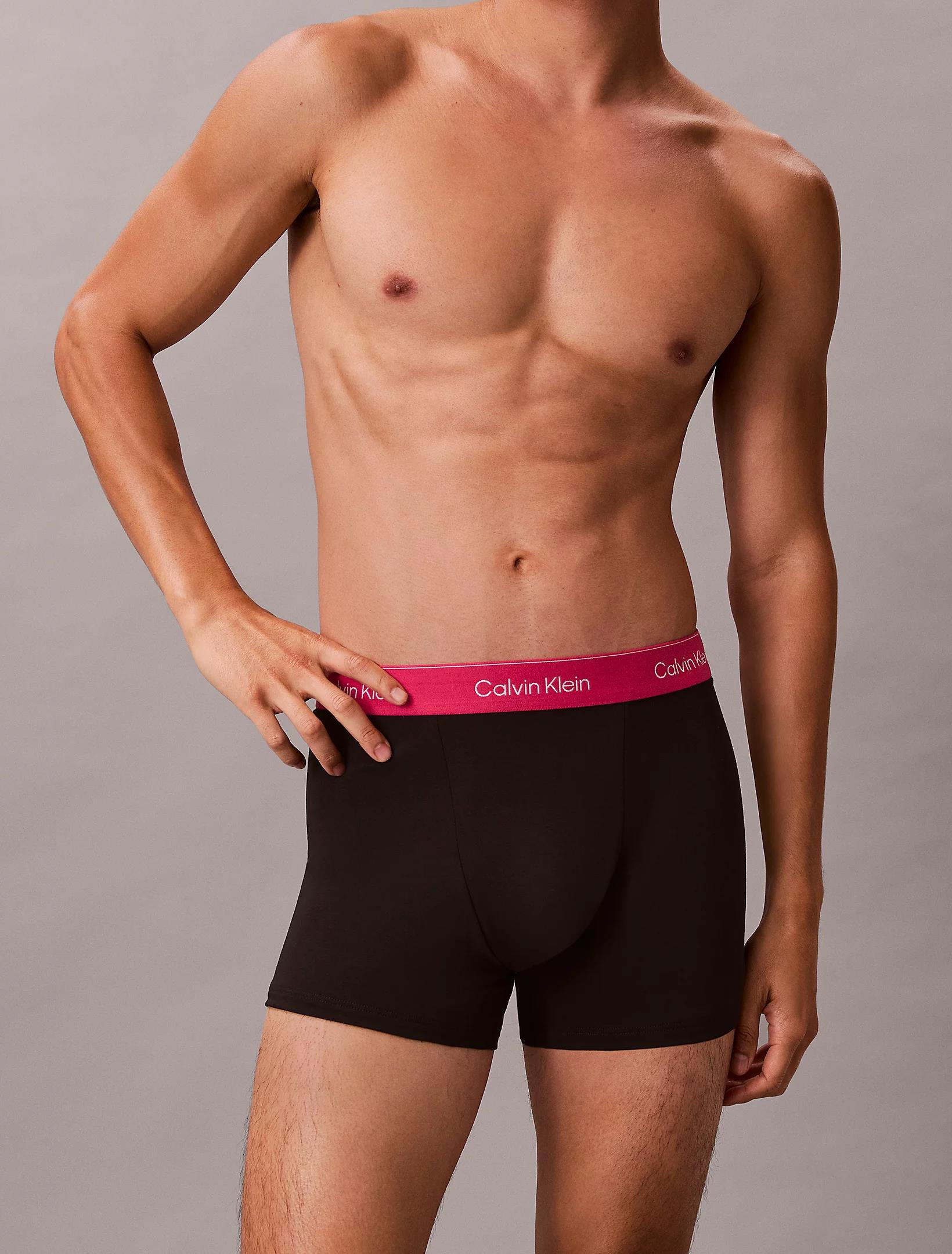 Calvin Klein Calvin Klein Erkek Pamuklu Normal Kalıp Logolu Elastik Bel Bantlı 3'lü Siyah Boxer LV00NB4286-3VO