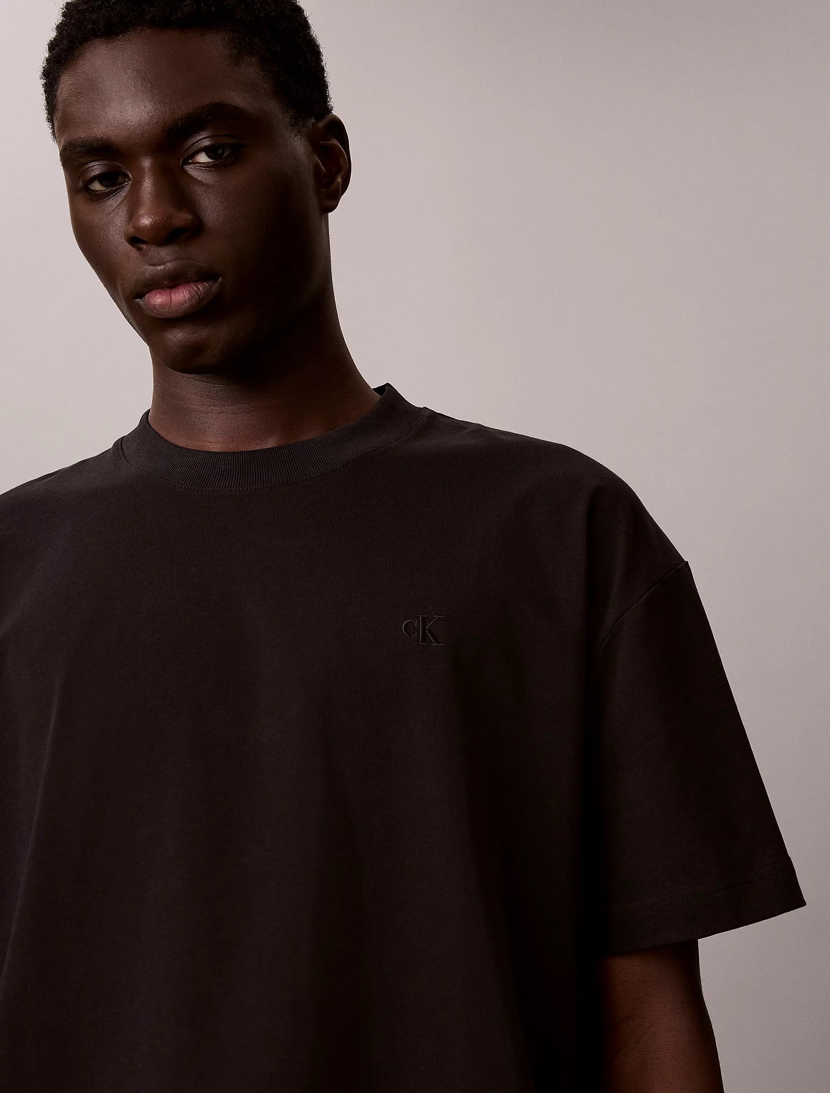Calvin Klein Calvin Klein Erkek Rahat Kalıp Yuvarlak Yakalı Arkası Logo İmzalı Kısa Kollu Siyah T-Shirt LV04RAB806-UB1