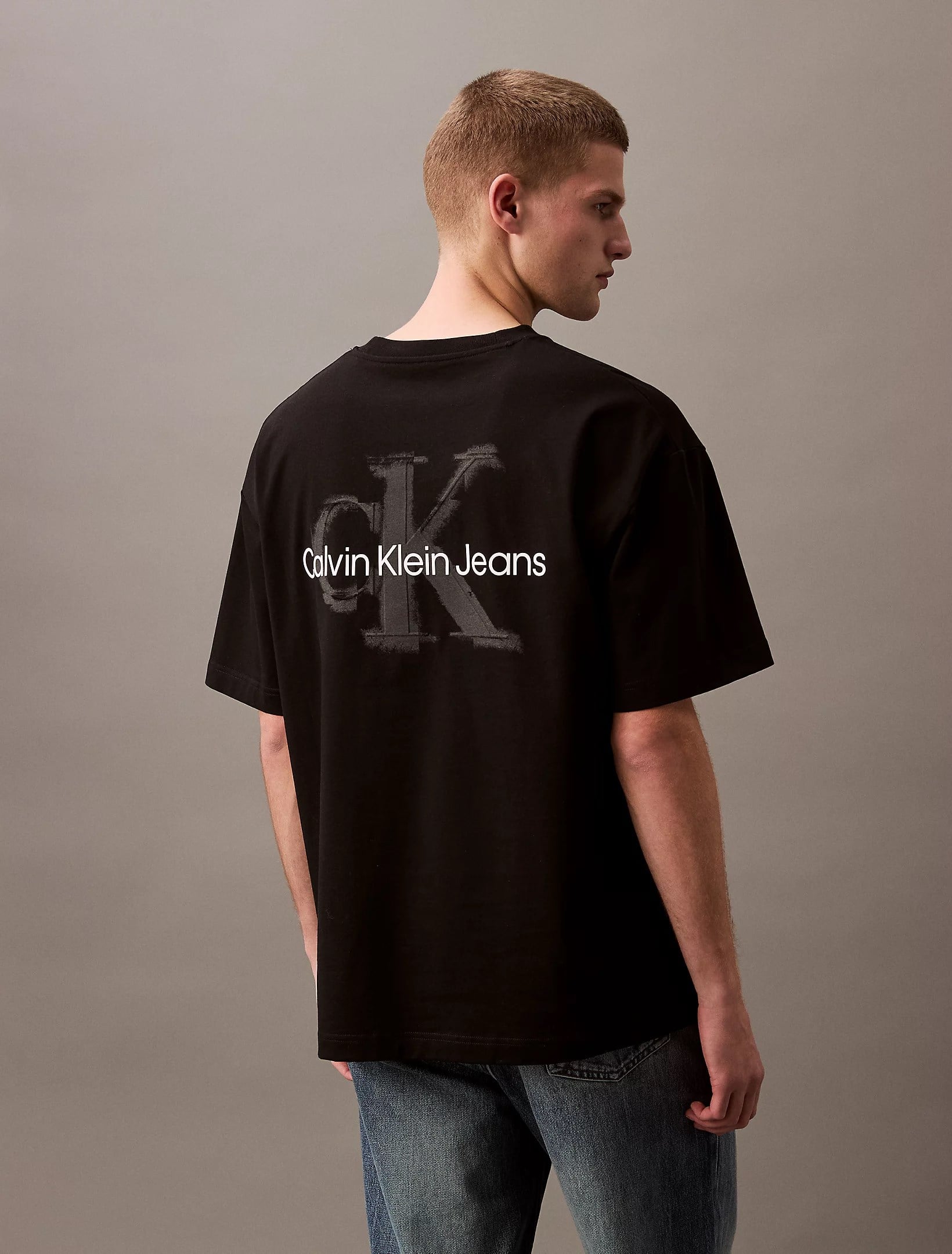 Calvin Klein Calvin Klein Erkek Rahat Kalıp Yuvarlak Yakalı Arkası Logo İmzalı Kısa Kollu Siyah T-Shirt LV04RAB806-UB1
