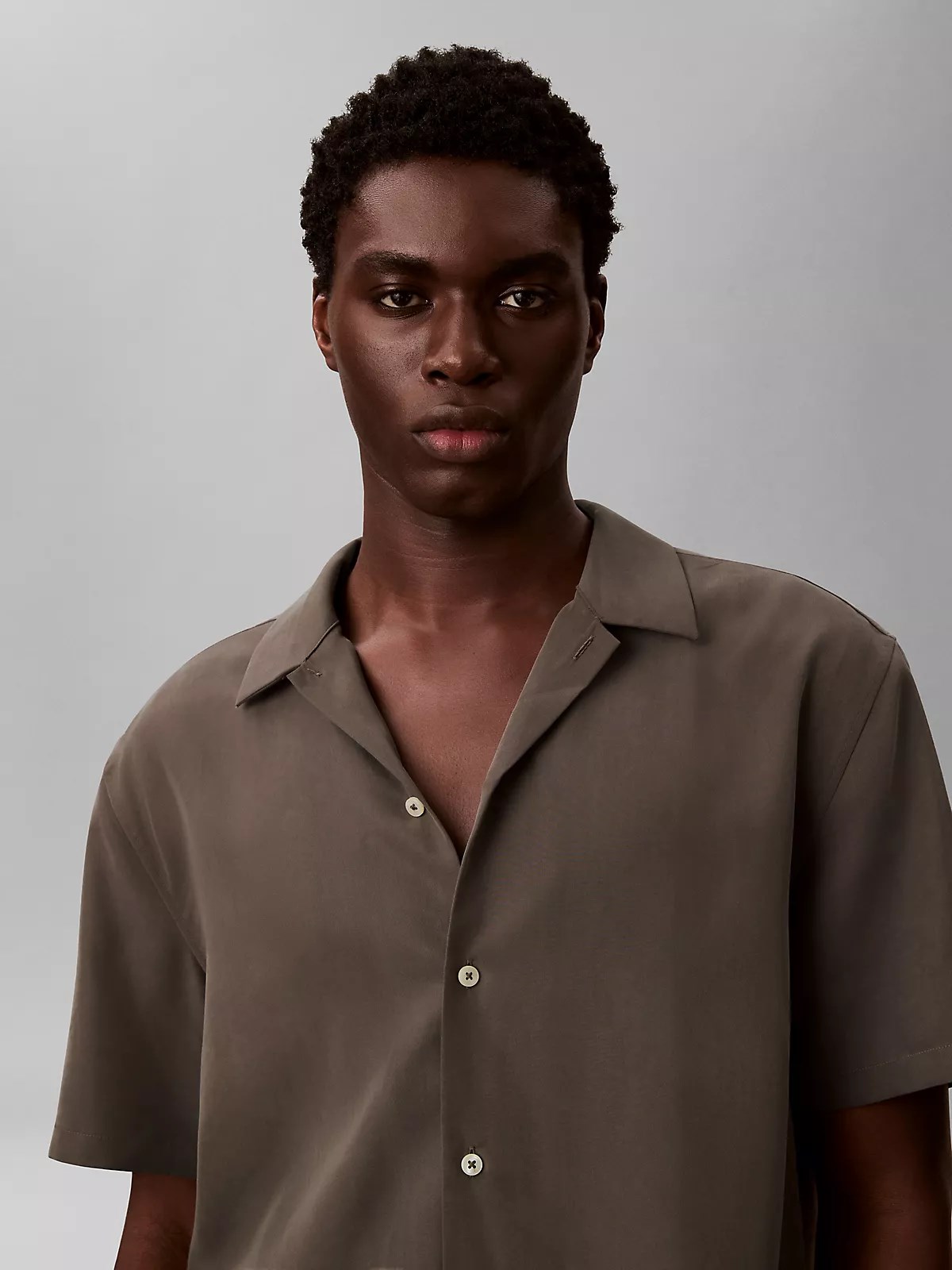 Calvin Klein Calvin Klein Erkek Rahat Kalıp Pamuklu Kısa Kollu Kahverengi Gömlek LV04LF114G-9O9