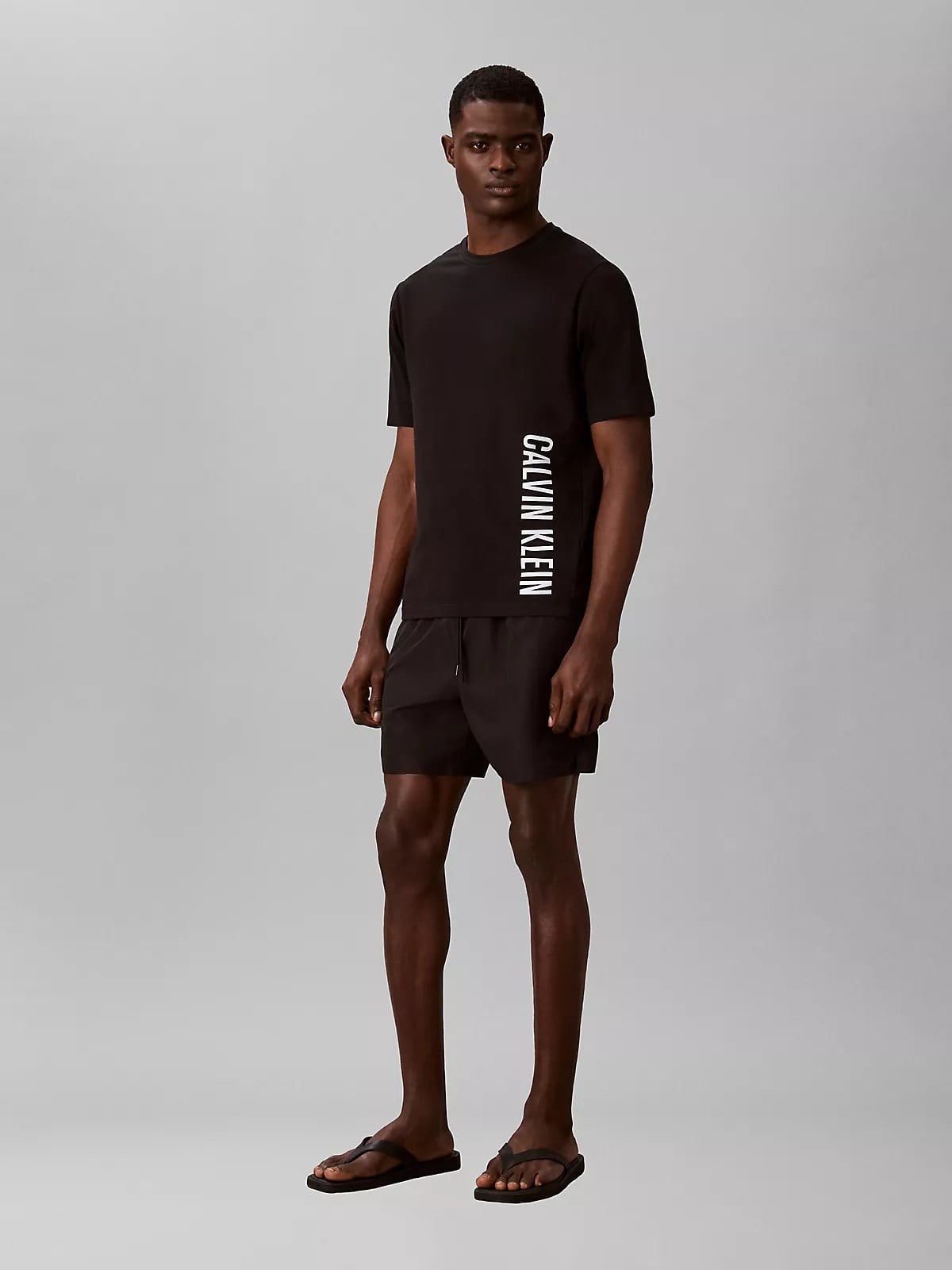 Calvin Klein Calvin Klein Erkek Regular Fit Yuvarlak Yakalı Logo Detaylı Pamuklu Kısa Kollu Siyah Plaj Elbisesi LV00NM3019-UB1