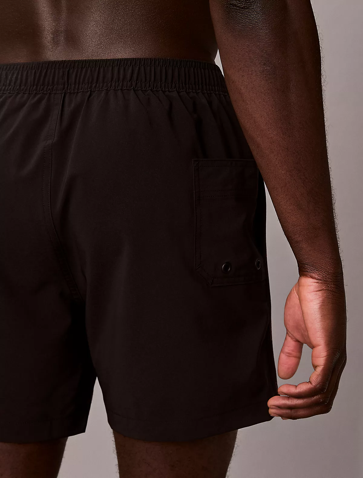 Calvin Klein Calvin Klein Erkek Regular Fit Yanları Logo Şeritli Siyah Deniz Şortu LV00N61002-UB1