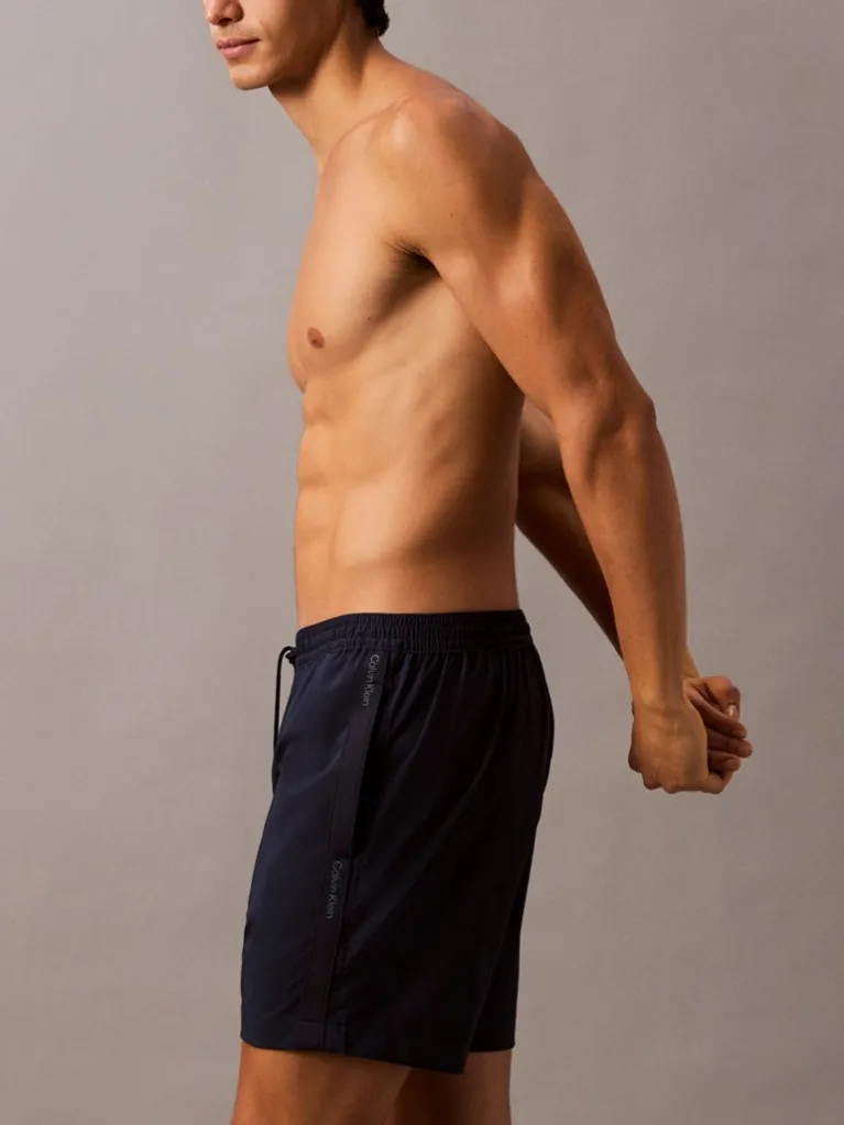 Calvin Klein Calvin Klein Erkek Regular Fit Yanları Logo Şeritli Lacivert Deniz Şortu LV00N61002-0PP