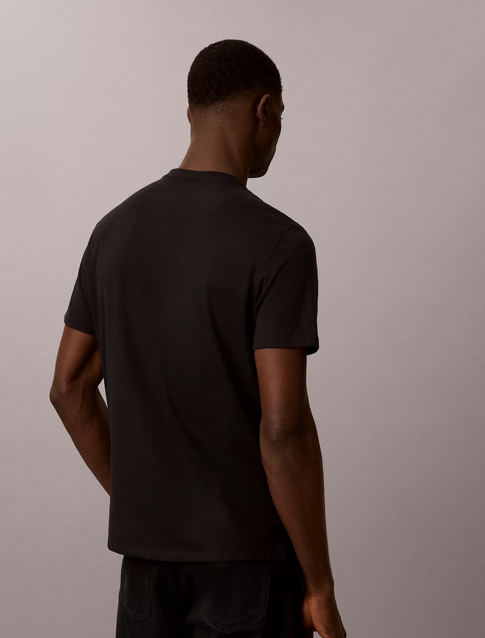 Calvin Klein Calvin Klein Erkek Slim Fit Bisiklet Yaka Pamuklu Kısa Kollu Siyah T-Shirt LV04RG835G-UB1