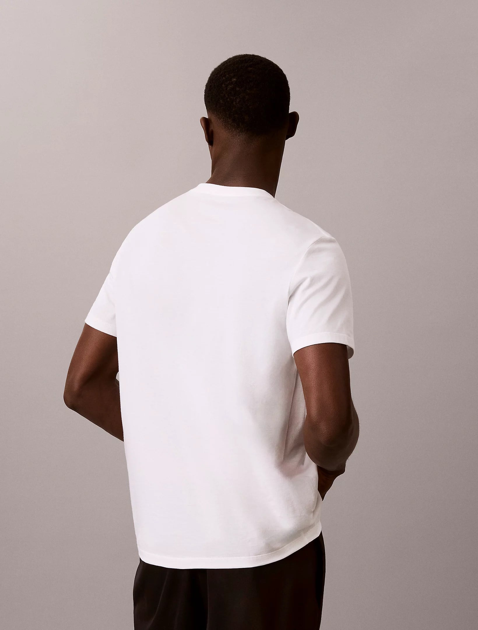 Calvin Klein Calvin Klein Erkek Slim Fit Bisiklet Yaka Pamuklu Kısa Kollu Beyaz T-Shirt LV04RG835G-YAA