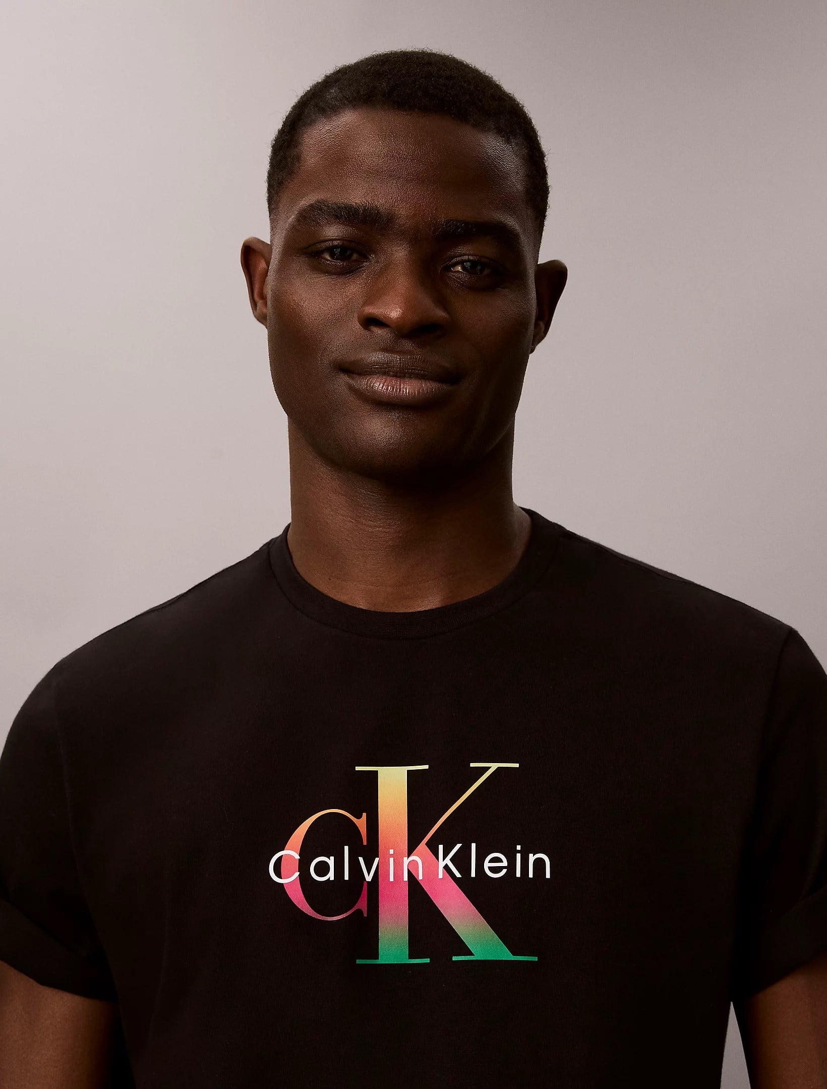 Calvin Klein Calvin Klein Erkek Slim Fit Bisiklet Yaka Pamuklu Kısa Kollu Siyah T-Shirt LV04RG835G-UB1