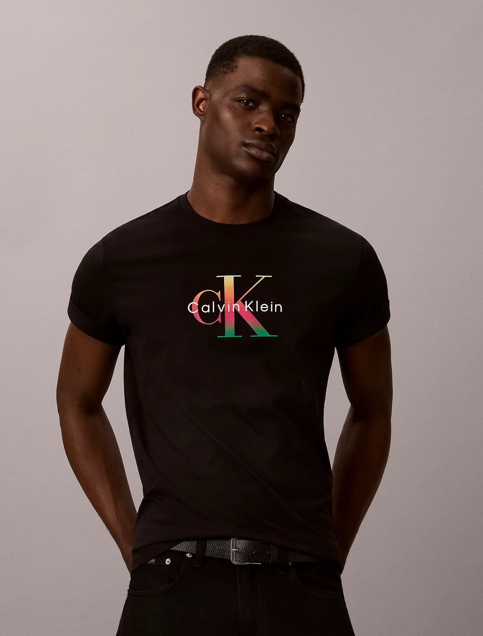 Calvin Klein Calvin Klein Erkek Slim Fit Bisiklet Yaka Pamuklu Kısa Kollu Siyah T-Shirt LV04RG835G-UB1