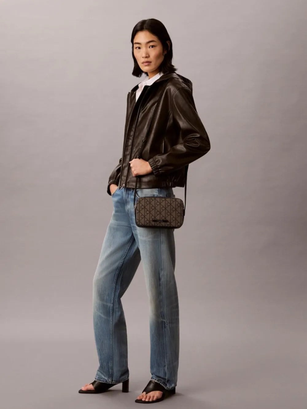 Calvin Klein Calvin Klein Kadın Ayarlanabilir Calvin Klein Yazılı Deri Fermuar Kapama Kırmızı Omuz Çantası LV04F3533G-7UL