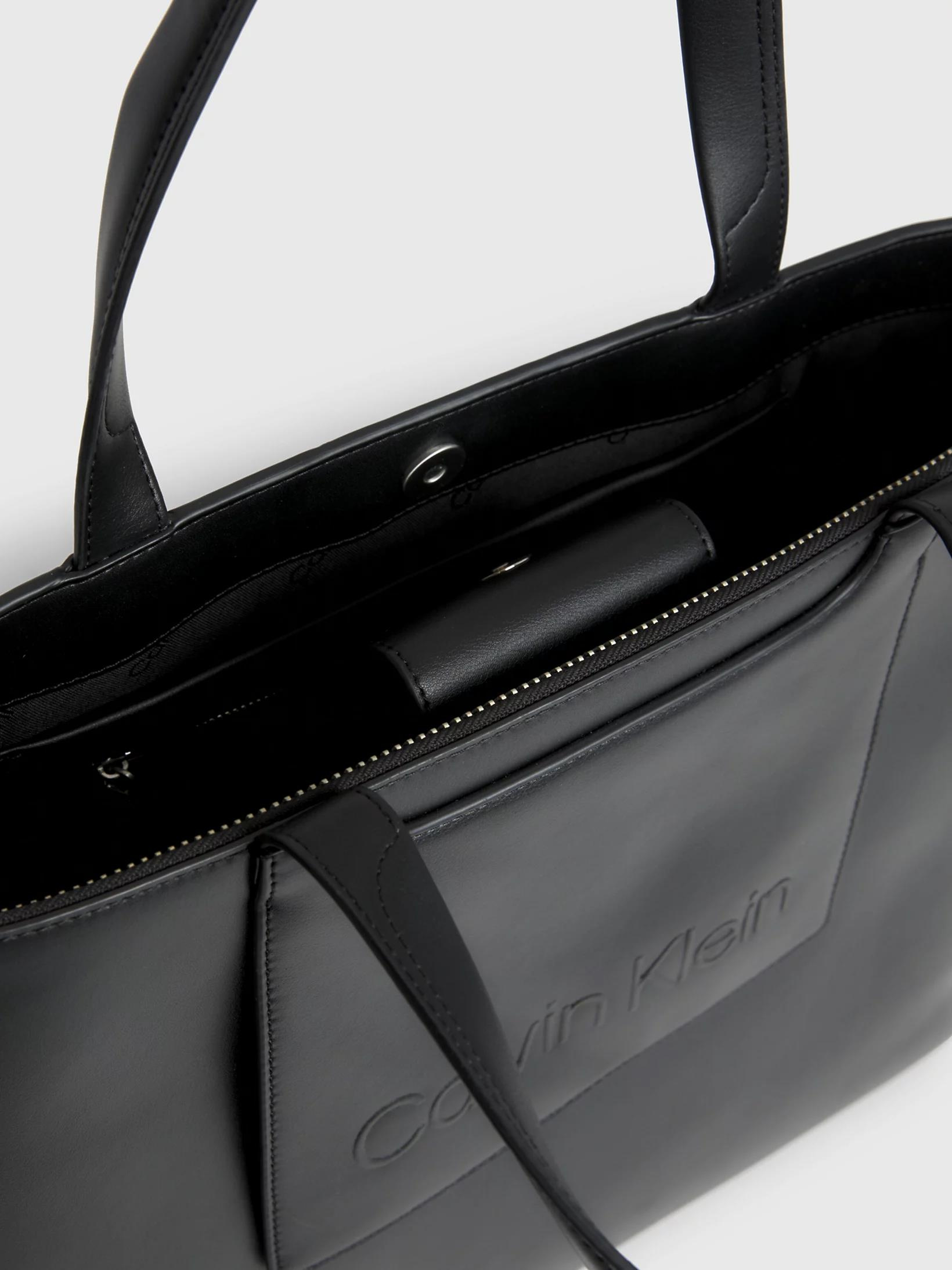 Calvin Klein Calvin Kleın Kadın Ayarlanabilir Kalın Askılı Siyah Omuz Çantası K60K611049-BAX