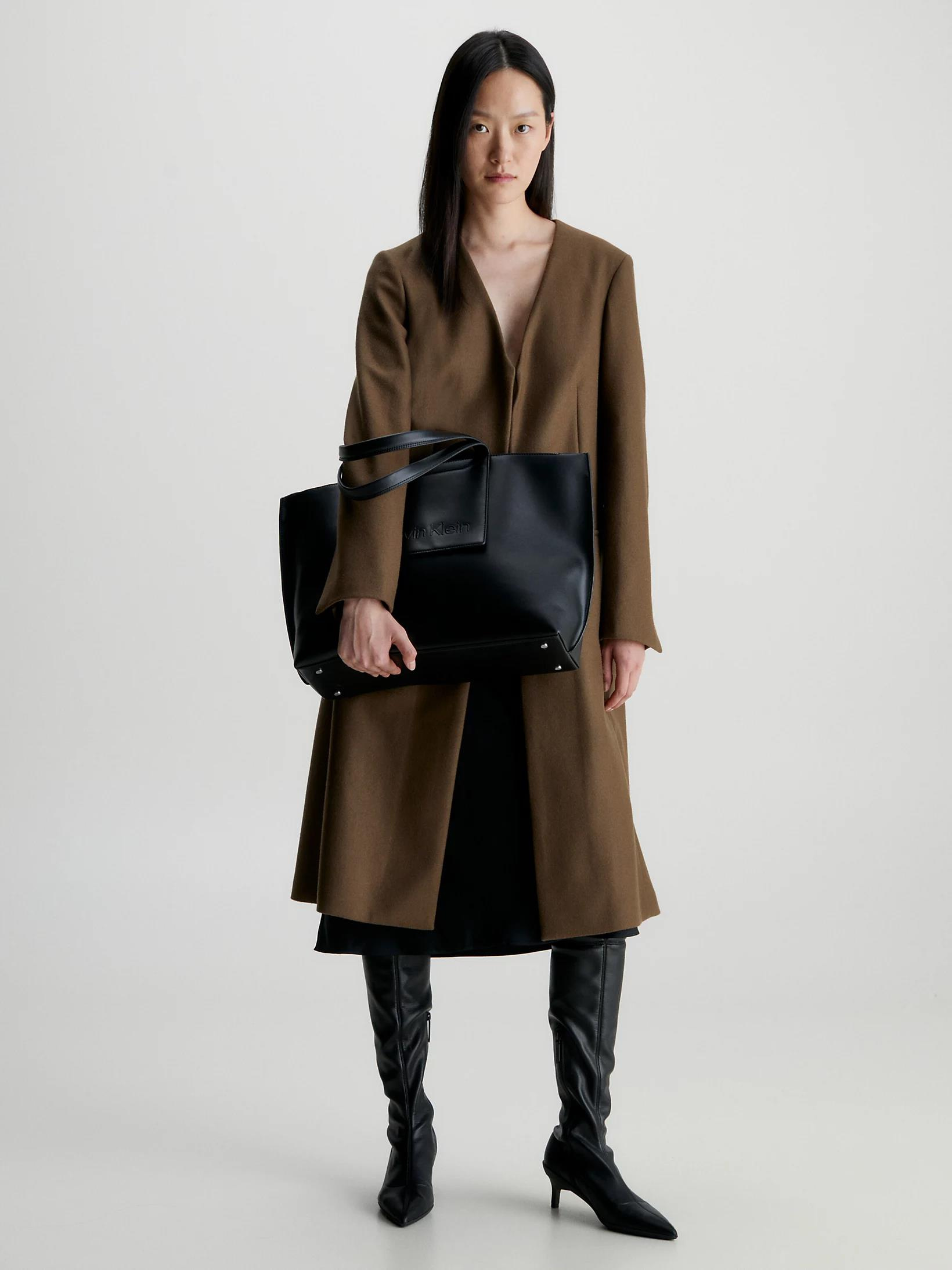 Calvin Klein Calvin Kleın Kadın Ayarlanabilir Kalın Askılı Siyah Omuz Çantası K60K611049-BAX