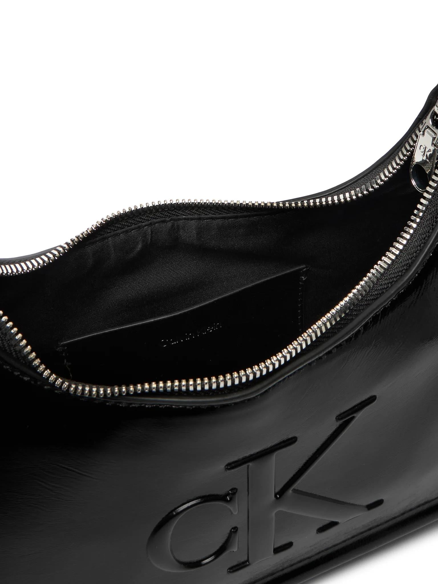Calvin Klein Calvin Klein Kadın Büyük CK Logolu Kısa Askılı Parlak Deri Siyah Omuz Çantası LV04F3332G-UB1