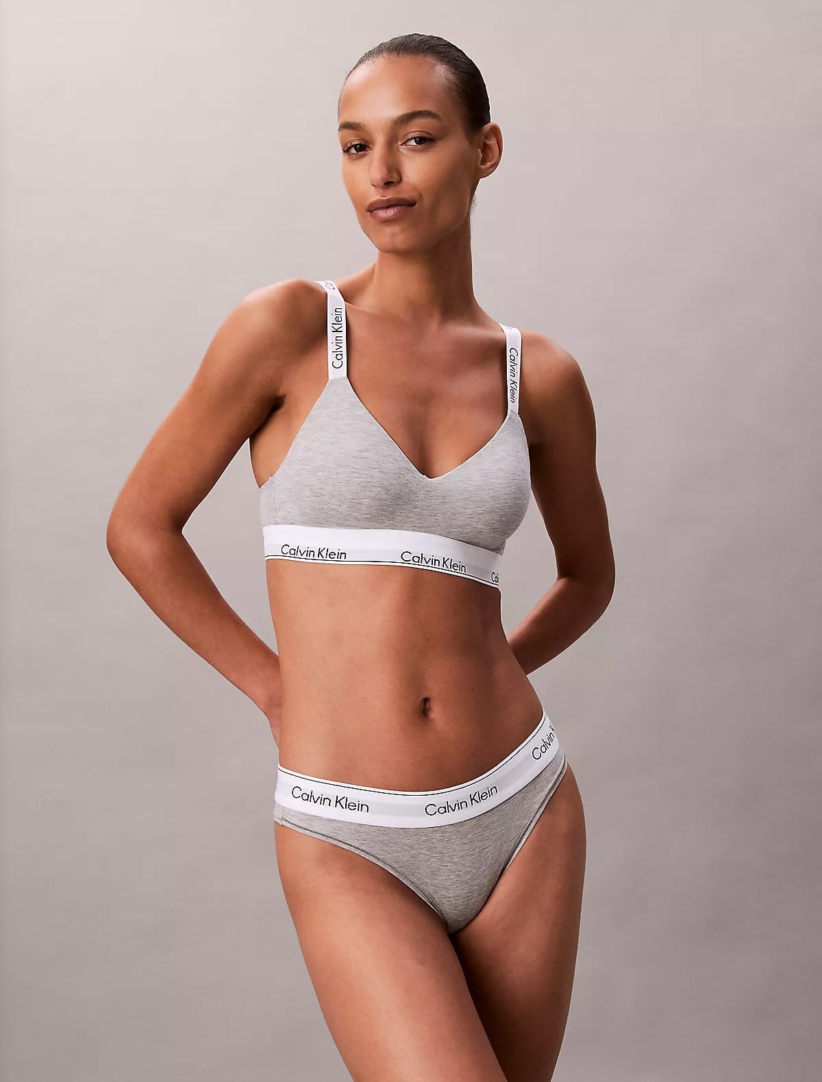 Calvin Klein Calvin Klein Kadın Calvin Yazı Detay Askılı Slim Fit Çıt Çıt Kapama Yumuşak Kumaş Gri Sütyen LV00QF8504-P7A