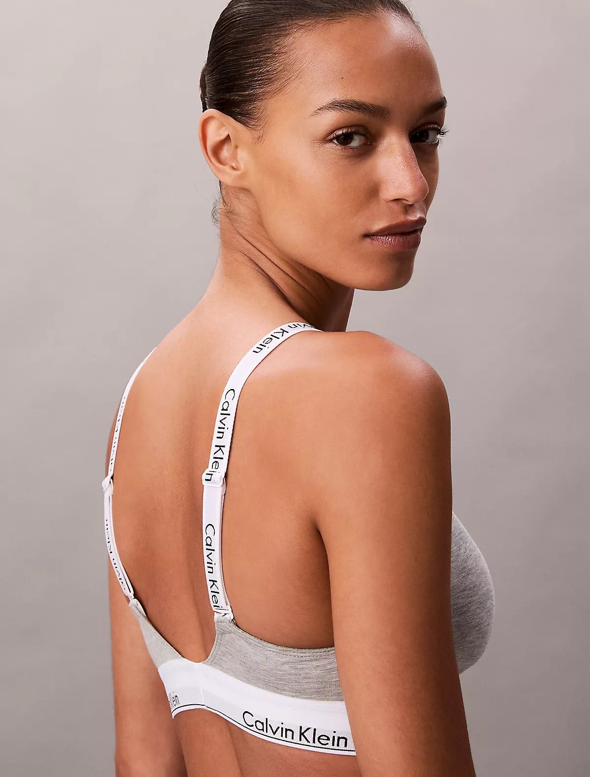 Calvin Klein Calvin Klein Kadın Calvin Yazı Detay Askılı Slim Fit Çıt Çıt Kapama Yumuşak Kumaş Gri Sütyen LV00QF8504-P7A