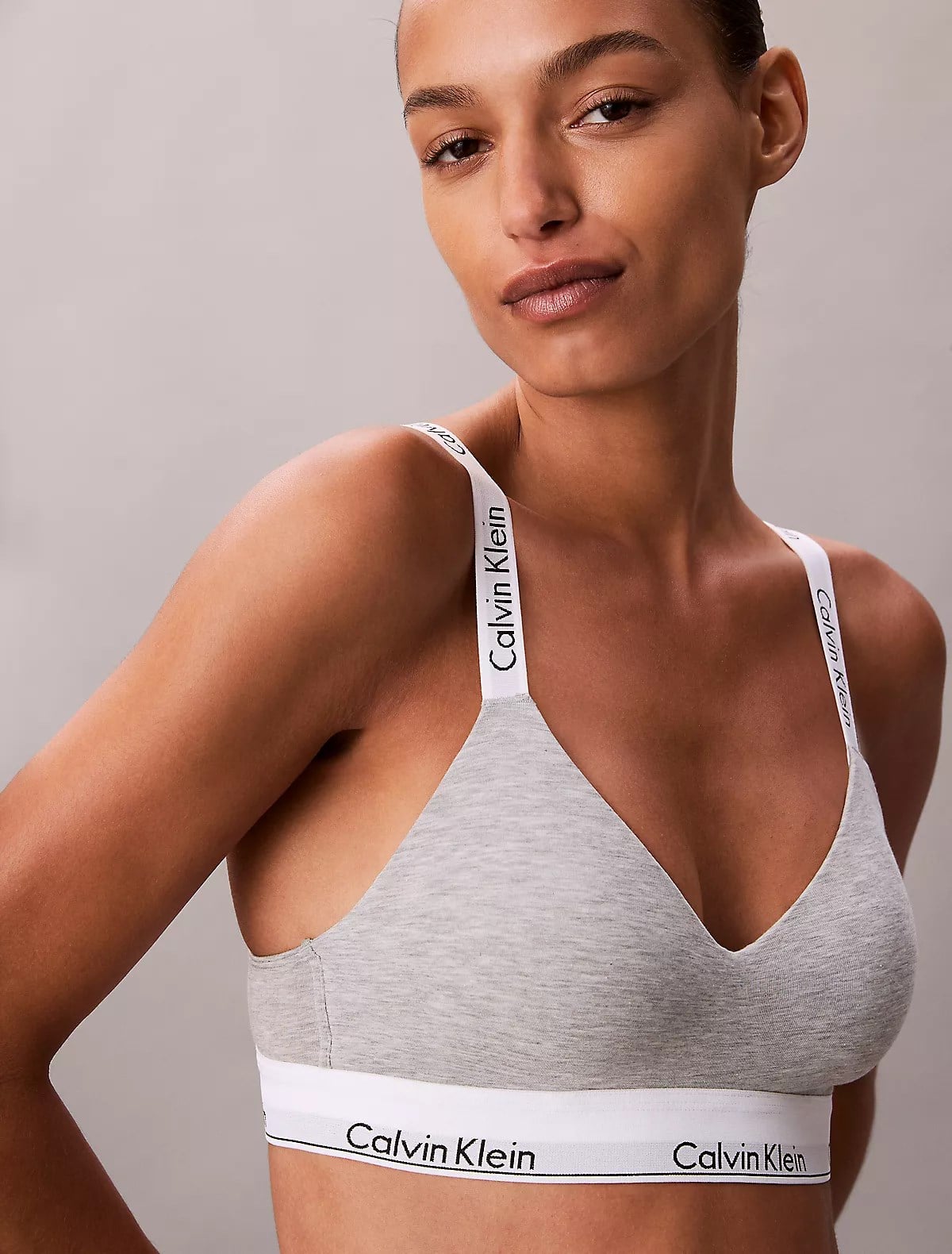 Calvin Klein Calvin Klein Kadın Calvin Yazı Detay Askılı Slim Fit Çıt Çıt Kapama Yumuşak Kumaş Gri Sütyen LV00QF8504-P7A