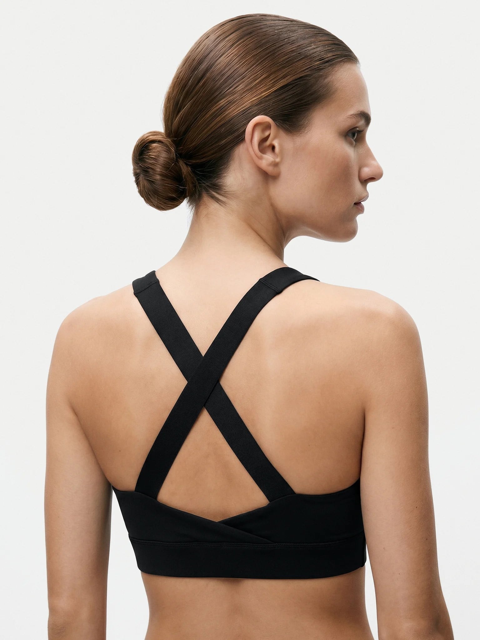 Calvin Klein Calvin Klein Kadın Çapraz Sırt Detay Slim Fit V Yaka Askılı Düz Siyah Spor Büstiyer LVGWF5K147-UB1