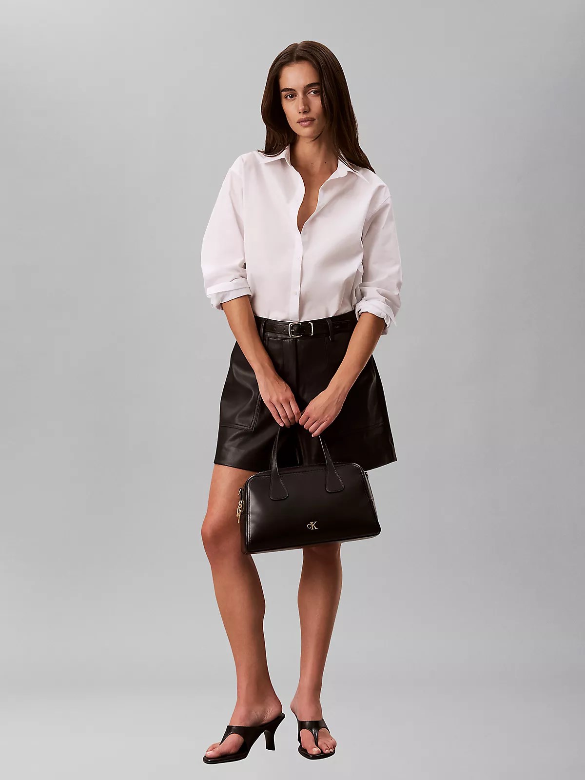 Calvin Klein Calvin Klein Kadın CK Logolu Çapraz Omuz Askılı Deri Fermuar Kapamalı Siyah Çanta LV04F3610G-UB1