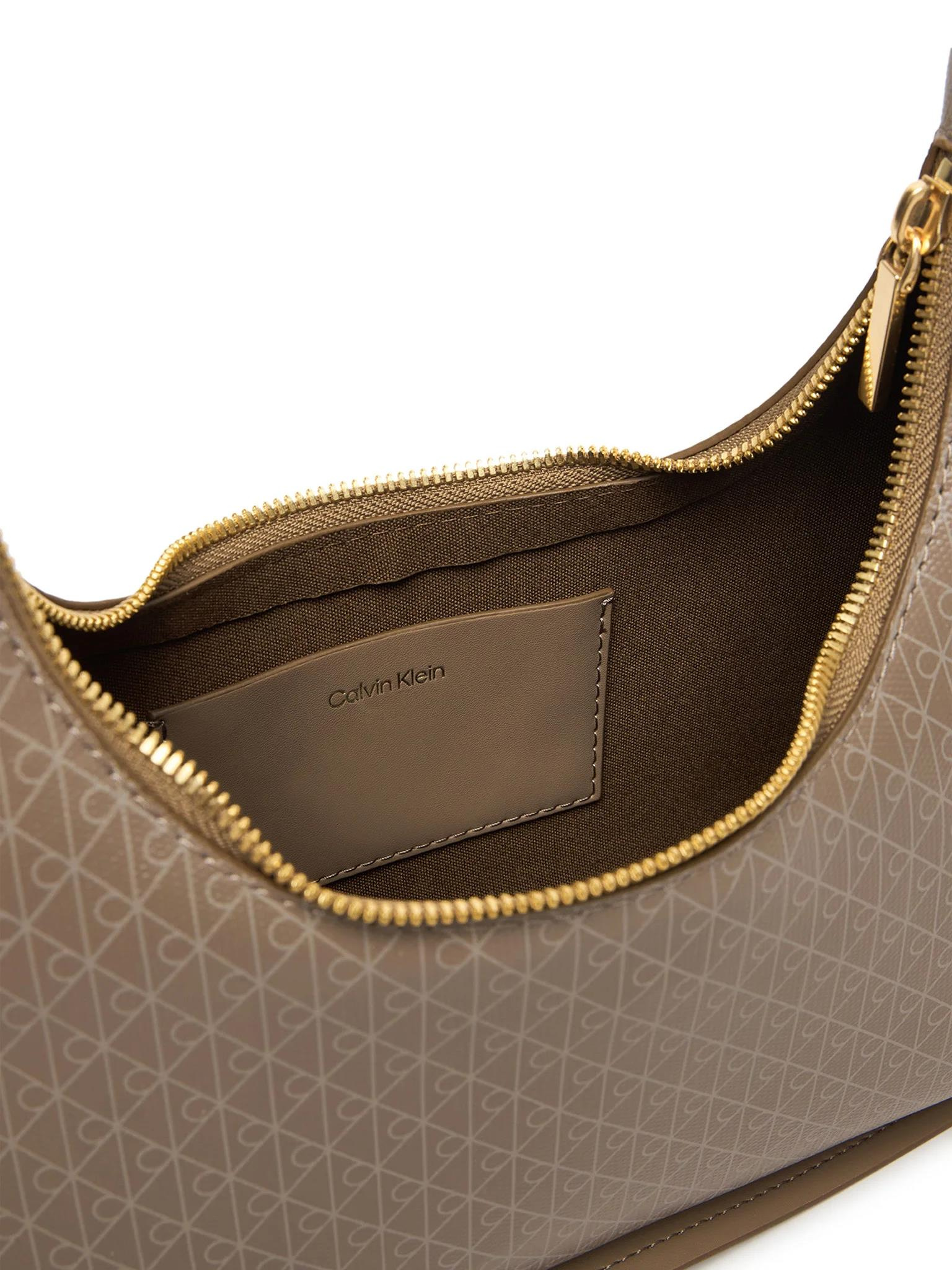 Calvin Klein Calvin Klein Kadın CK Monogram Logolu Fermuarlı Çıkarılabilir Omuz Askılı Kahverengi Omuz Çantası LV04F3298G-VFU