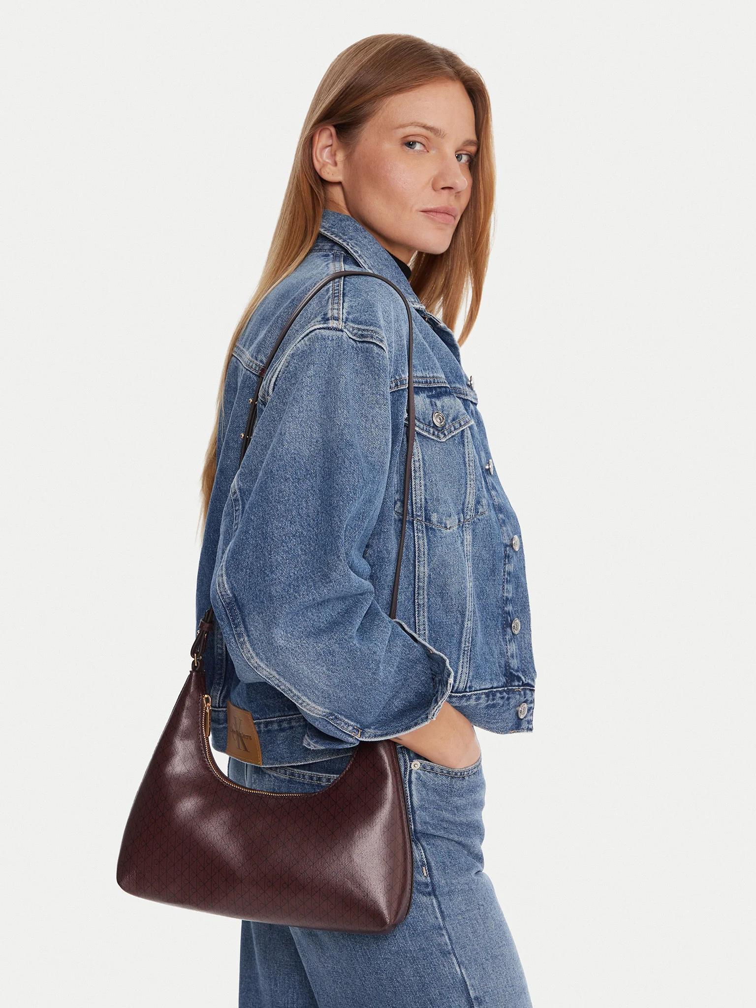 Calvin Klein Calvin Klein Kadın CK Monogram Logolu Fermuarlı Çıkarılabilir Omuz Askılı Kırmızı Omuz Çantası LV04F3298G-2XD