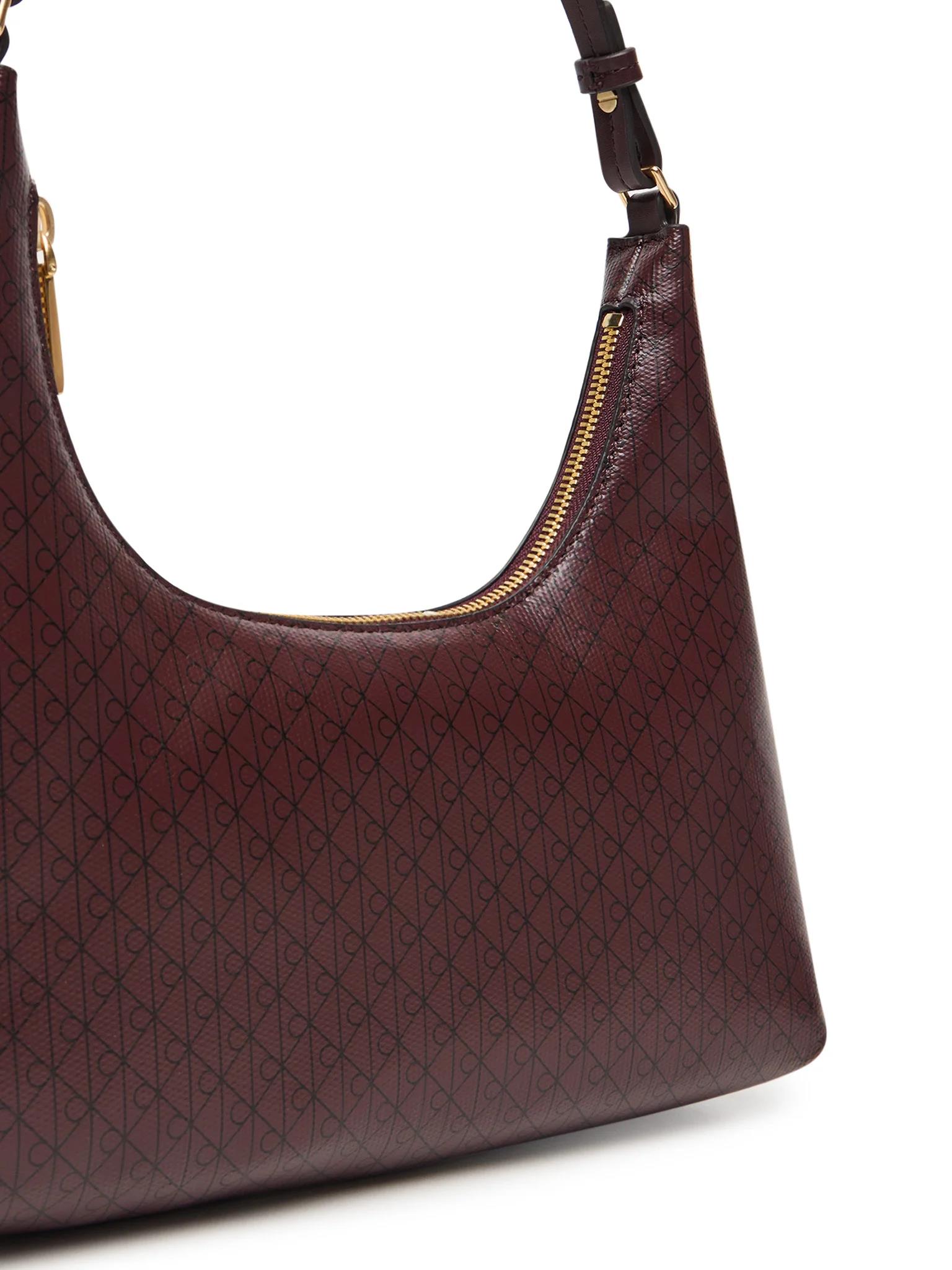 Calvin Klein Calvin Klein Kadın CK Monogram Logolu Fermuarlı Çıkarılabilir Omuz Askılı Kırmızı Omuz Çantası LV04F3298G-2XD
