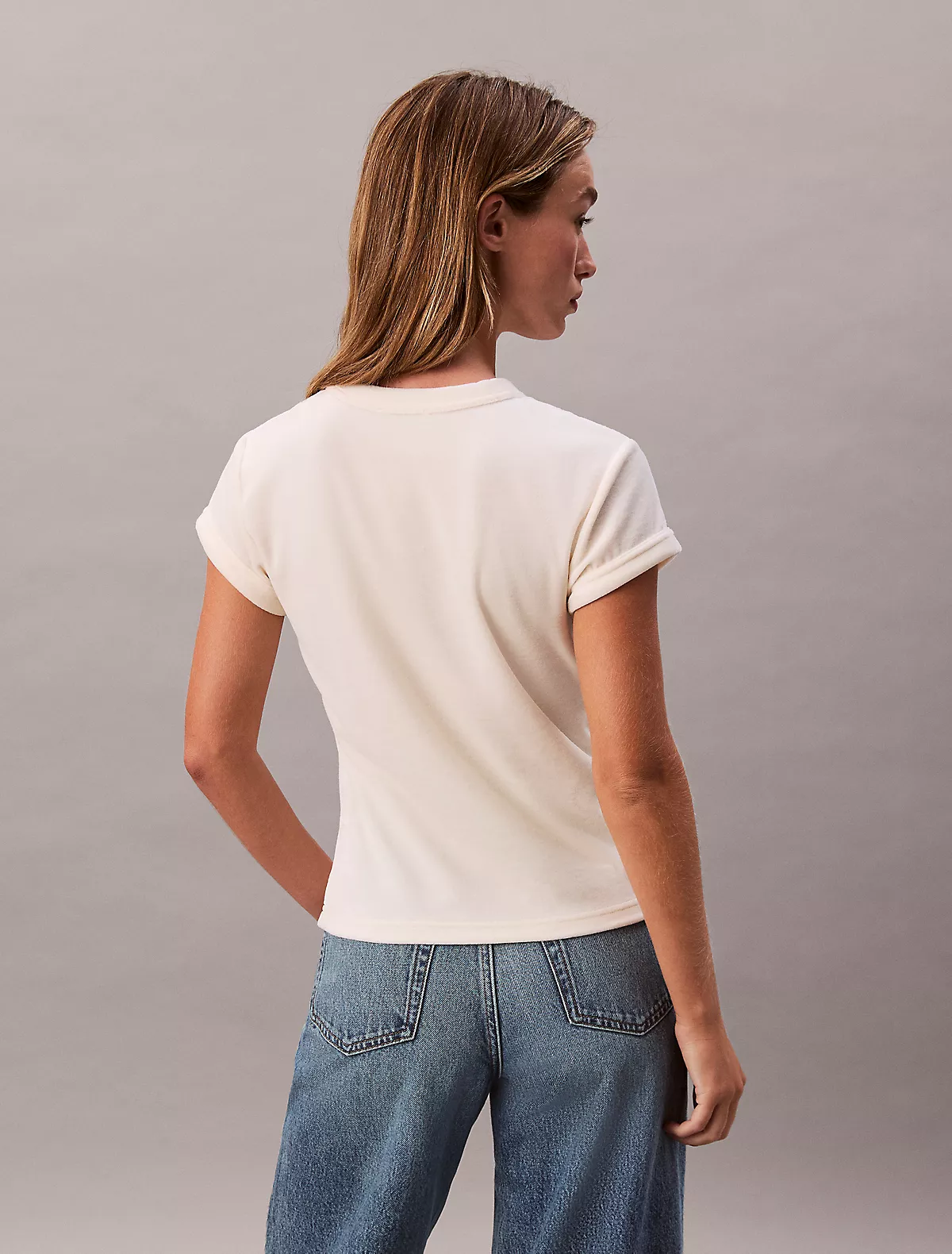 Calvin Klein Calvin Klein Kadın Dar Kalıp Logo Detaylı Pamuklu Kısa Kollu Beyaz T-Shirt LV047E222G-YAC