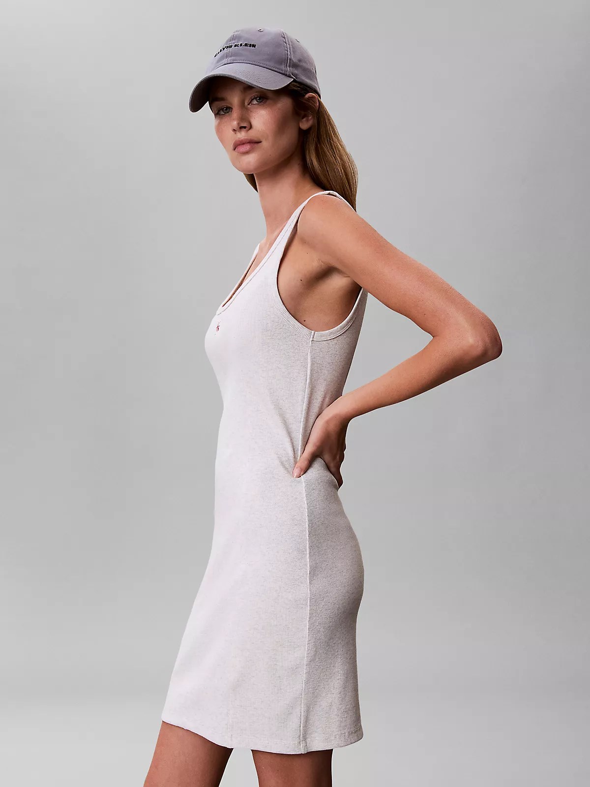 Calvin Klein Calvin Klein Kadın Dar Kalıp Yuvarlak Yakalı CK Logo Etiketli Askılı Mini Gri Elbise LV047G215G-P74