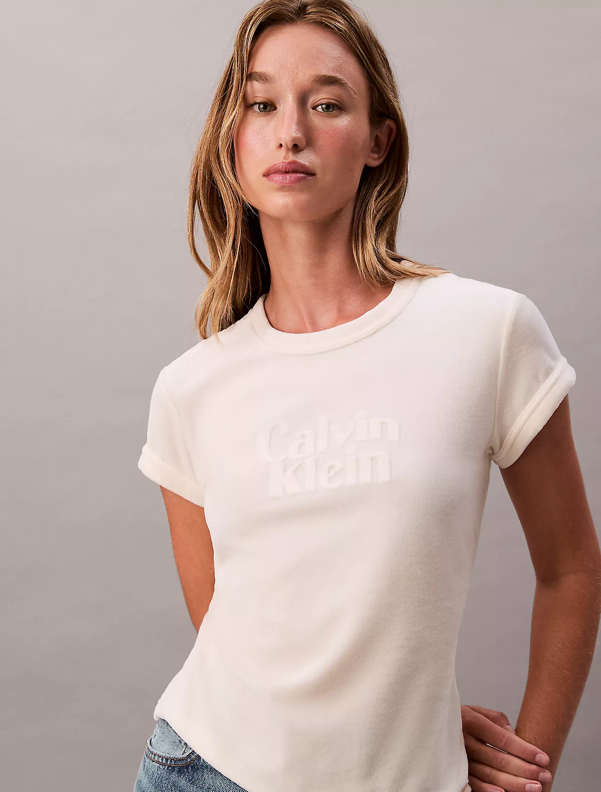 Calvin Klein Calvin Klein Kadın Dar Kalıp Logo Detaylı Pamuklu Kısa Kollu Beyaz T-Shirt LV047E222G-YAC