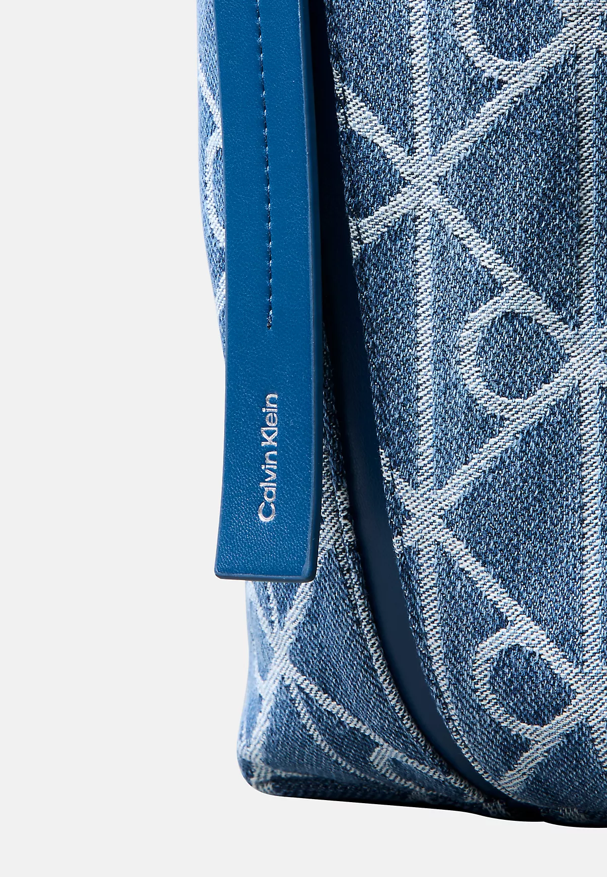 Calvin Klein Calvin Klein Kadın Denim Kumaş Kısa Kulp Ck Desen Lacivert Omuz Çantası LV04F3432G-YBN