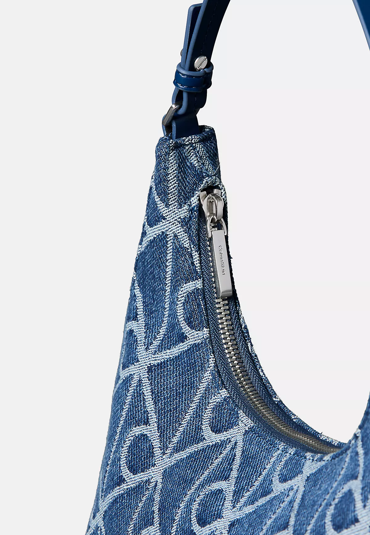 Calvin Klein Calvin Klein Kadın Denim Kumaş Kısa Kulp Ck Desen Mavi Omuz Çantası LV04F3431G-YBN