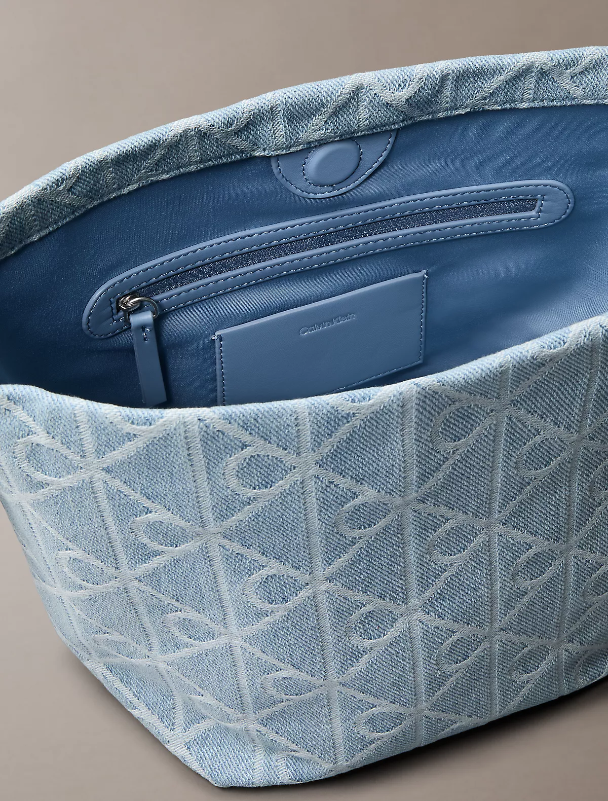 Calvin Klein Calvin Klein Kadın Denim Kumaş Kısa Kulp Ck Desen Mavi Omuz Çantası LV04F3432G-YBZ