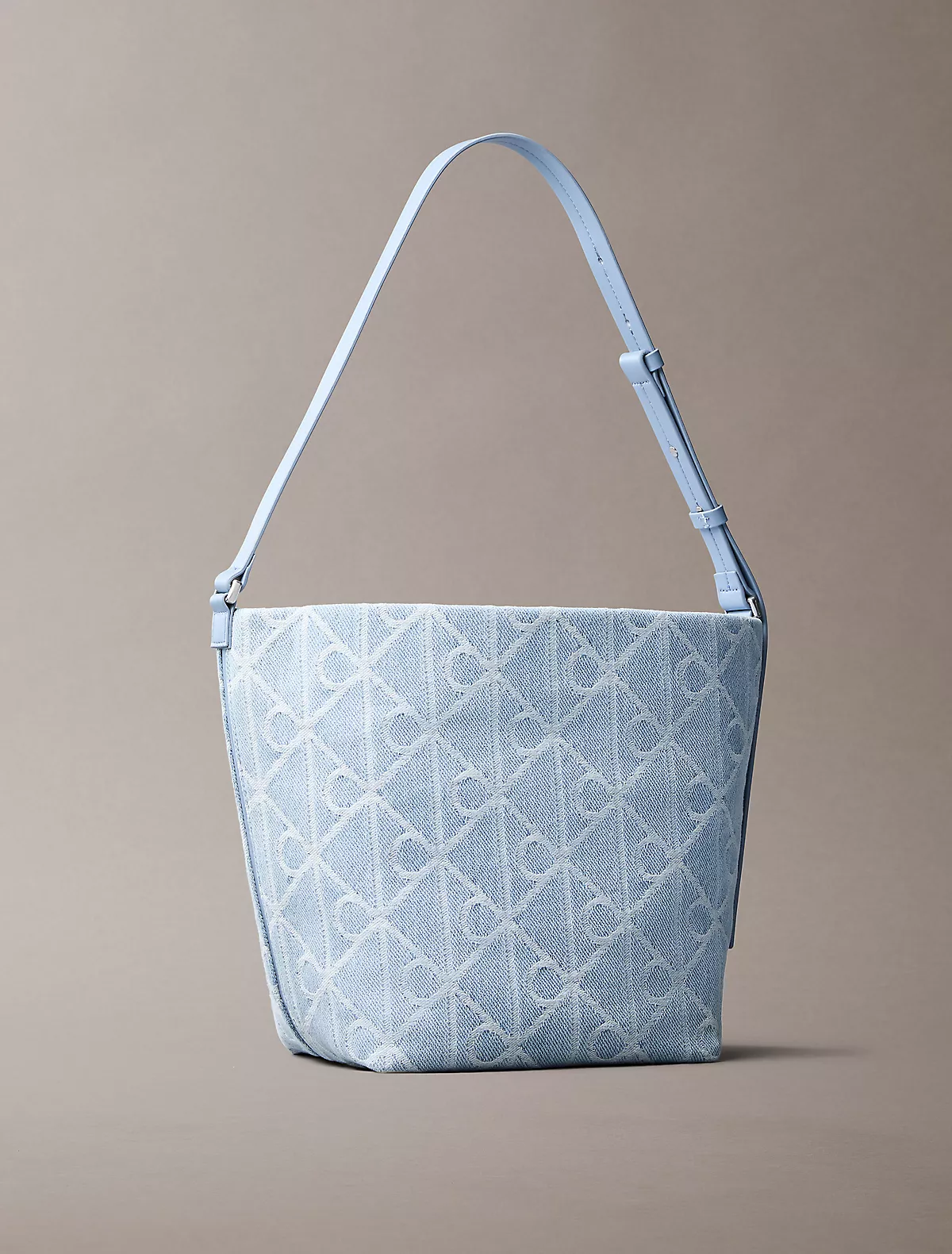 Calvin Klein Calvin Klein Kadın Denim Kumaş Kısa Kulp Ck Desen Mavi Omuz Çantası LV04F3432G-YBZ