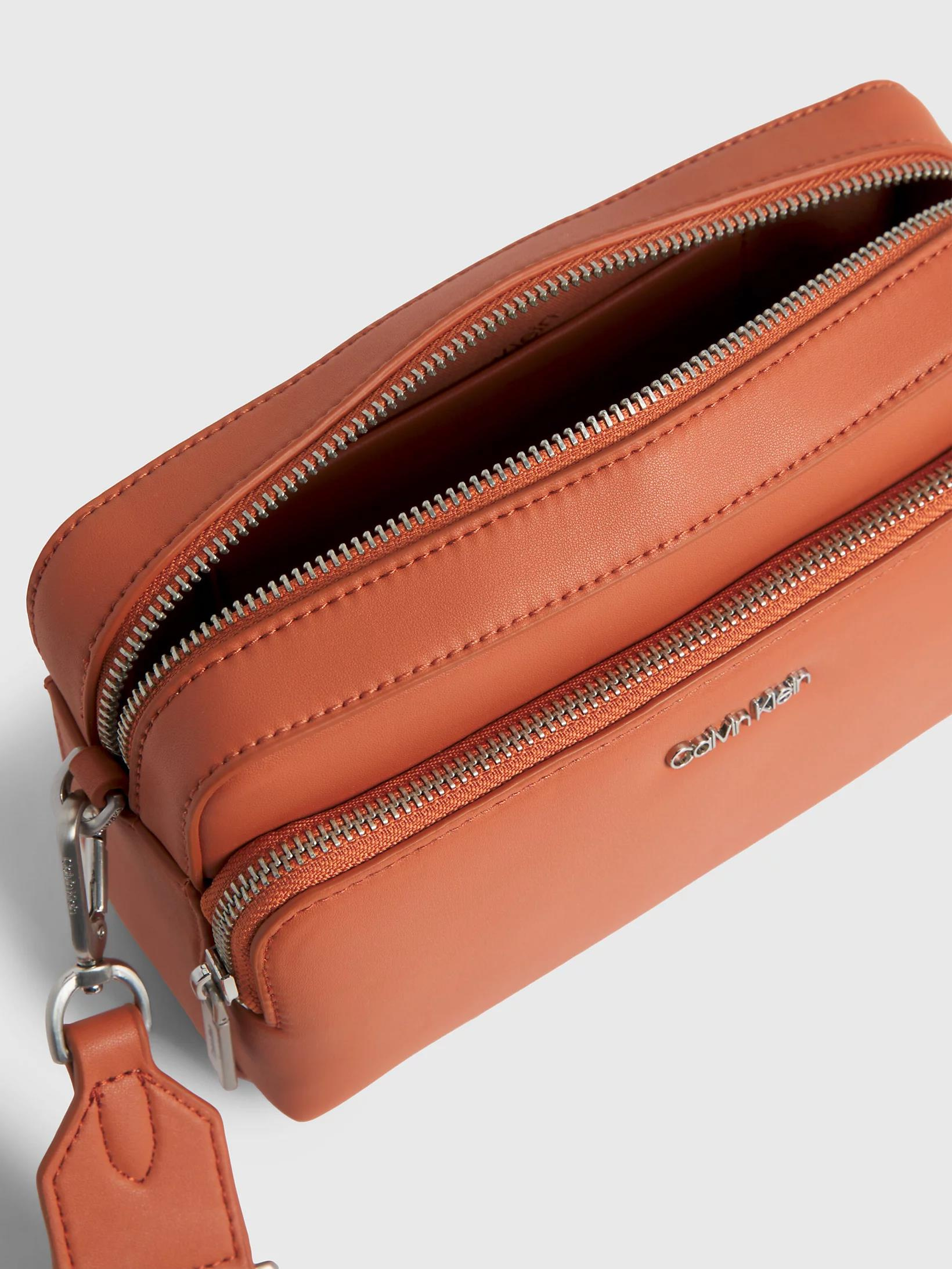 Calvin Klein Calvin Kleın Kadın Deri Marka Logolu Askılıklı Fermuarlı Turuncu Çanta K60K608410-GAP