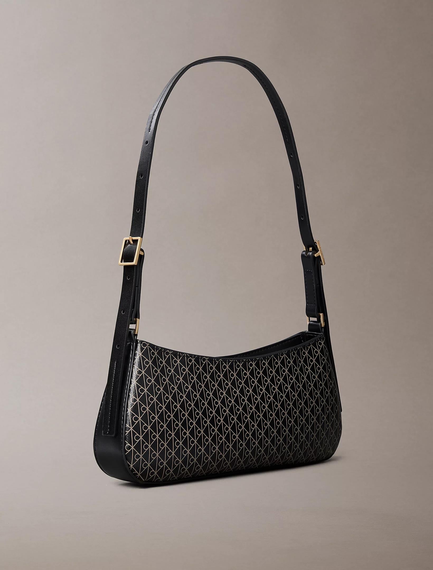 Calvin Klein Calvin Klein Kadın Deri Tek Fermuar Kapamalı Askı Marka Yazı Desenli Siyah Omuz Çantası LV04F3324G-2XA