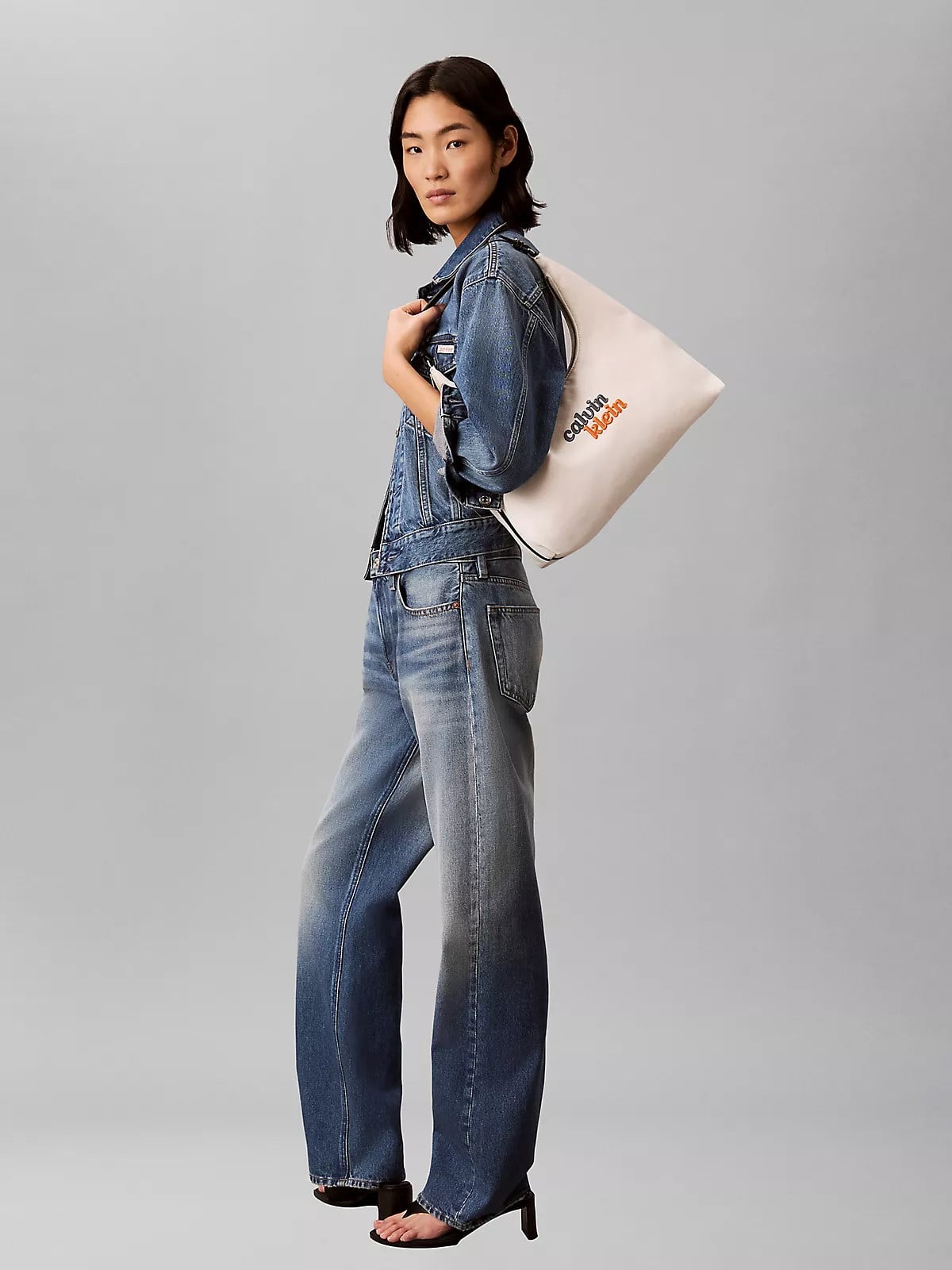 Calvin Klein Calvin Klein Kadın Dokuma Kumaş Logo Nakışlı Fermuarlı Beyaz Omuz Çantası LV04F3742G-XSI