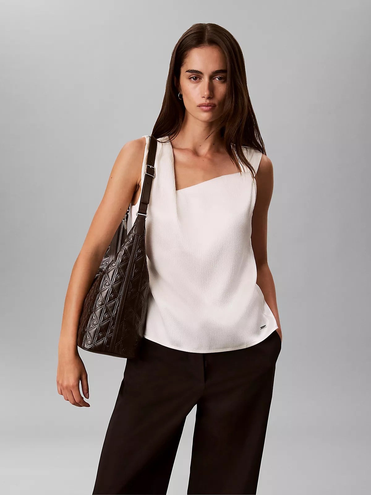 Calvin Klein Calvin Klein Kadın Düz Deri Logolu Model Günlük Kullanım Siyah Omuz Çantası LV04F3522G-UB1