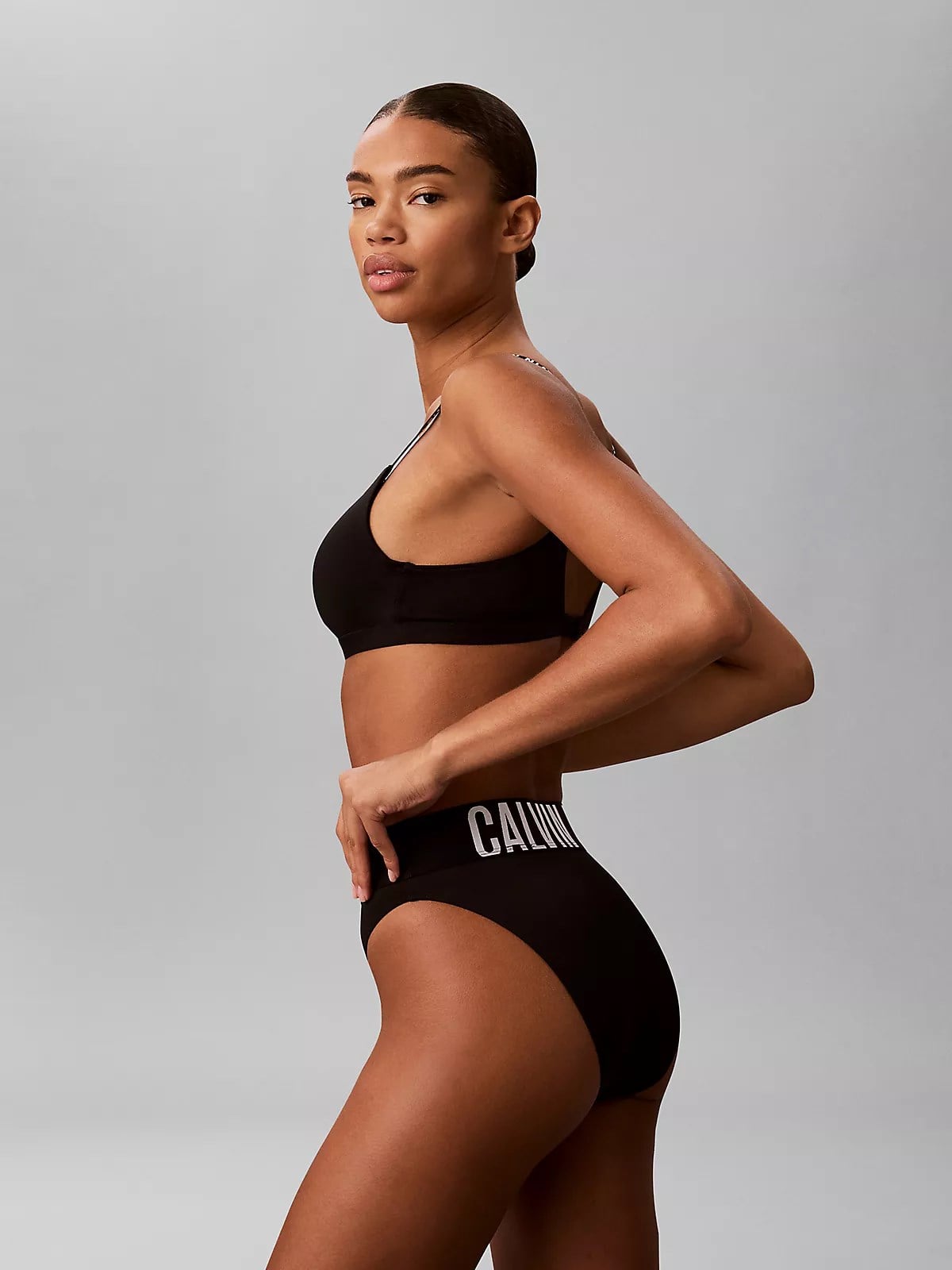 Calvin Klein Calvin Klein Kadın Hafif Destekli Logo İmzalı Askılı Siyah Büstiyer LV00QF8754-UB1