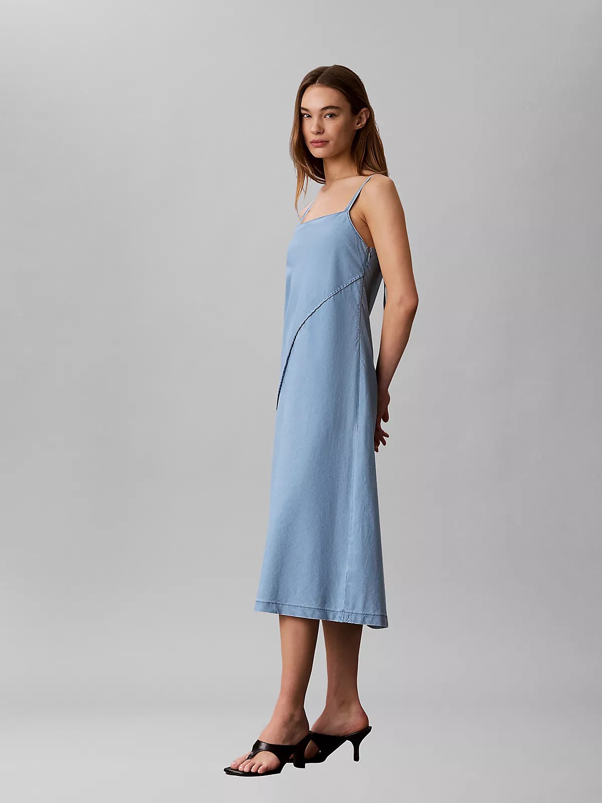 Calvin Klein Calvin Klein Kadın İnce Askı Denim Düz Kumaş Uzun Boy Regular Fit Mavi Elbise LV047F748G-WWJ