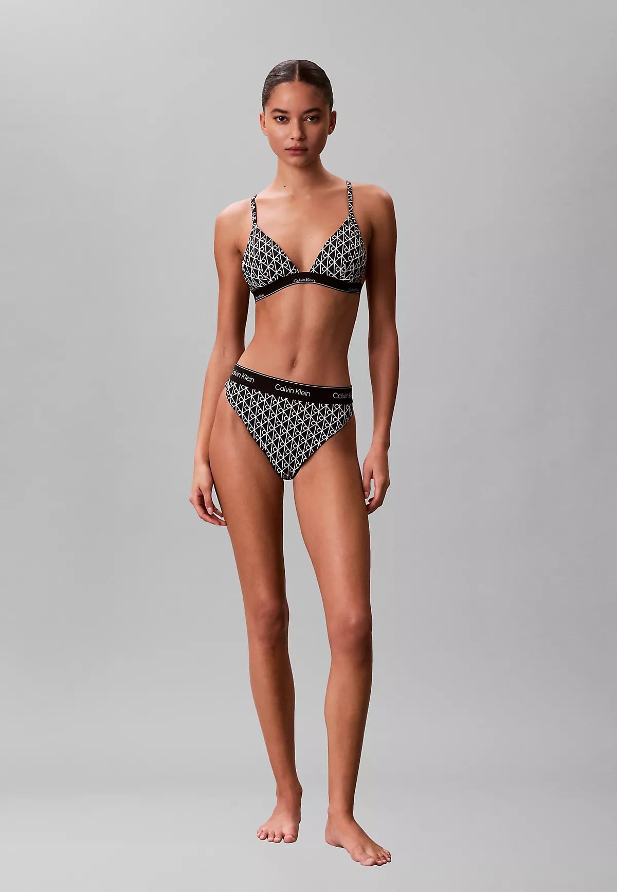 Calvin Klein Calvin Klein Kadın İp Askılı Üçgen Gögüs Altı Calvin Yazı Desenli Süngerli Siyah Bikini Üstü LV00Q61208-32N