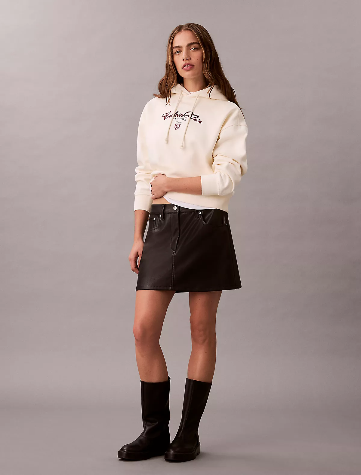 Calvin Klein Calvin Klein Kadın Kapüşonlu Yaka CK Baskılı Uzun Kollu Rahat Kesim Beyaz Sweatshirt LV047E208G-YAT