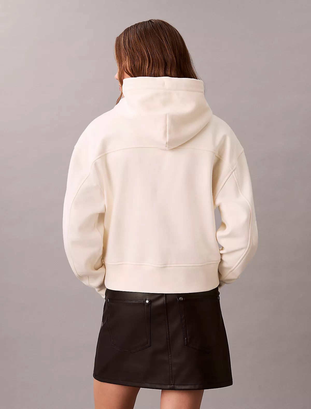 Calvin Klein Calvin Klein Kadın Kapüşonlu Yaka CK Baskılı Uzun Kollu Rahat Kesim Beyaz Sweatshirt LV047E208G-YAT
