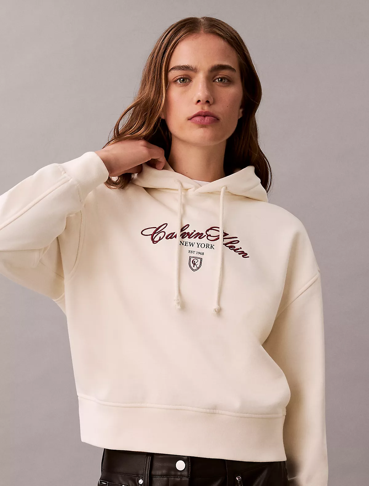 Calvin Klein Calvin Klein Kadın Kapüşonlu Yaka CK Baskılı Uzun Kollu Rahat Kesim Beyaz Sweatshirt LV047E208G-YAT