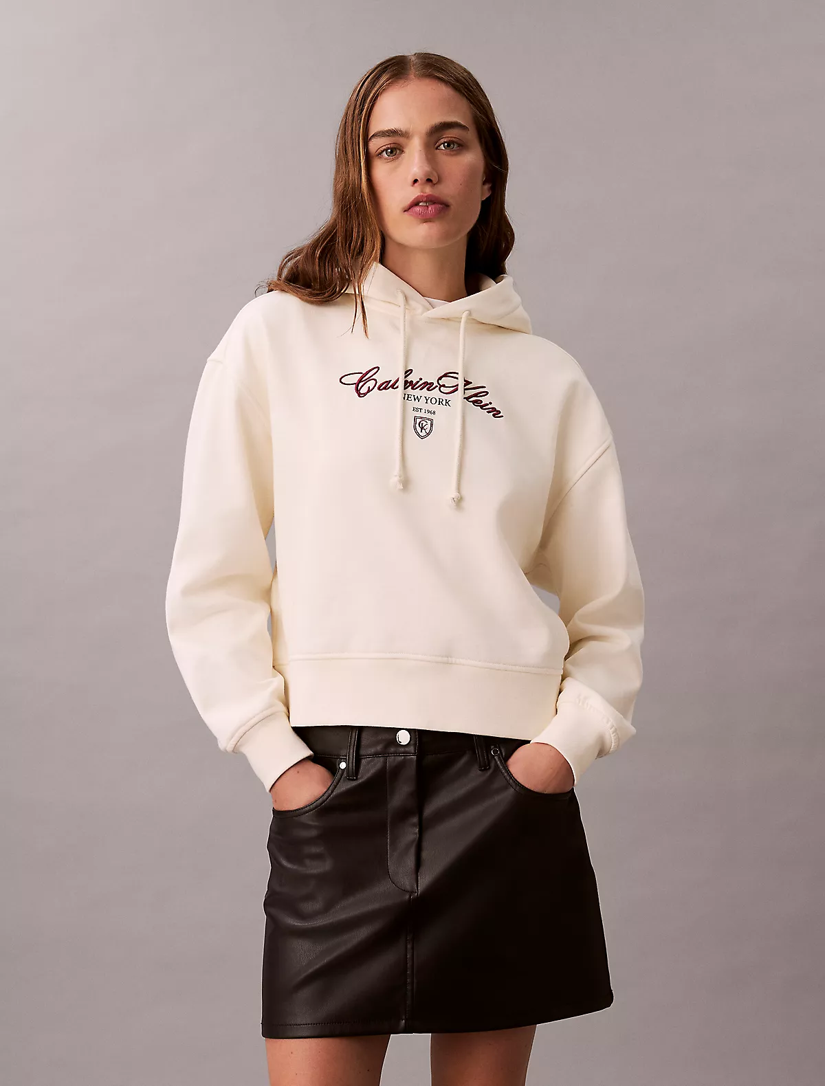 Calvin Klein Calvin Klein Kadın Kapüşonlu Yaka CK Baskılı Uzun Kollu Rahat Kesim Beyaz Sweatshirt LV047E208G-YAT